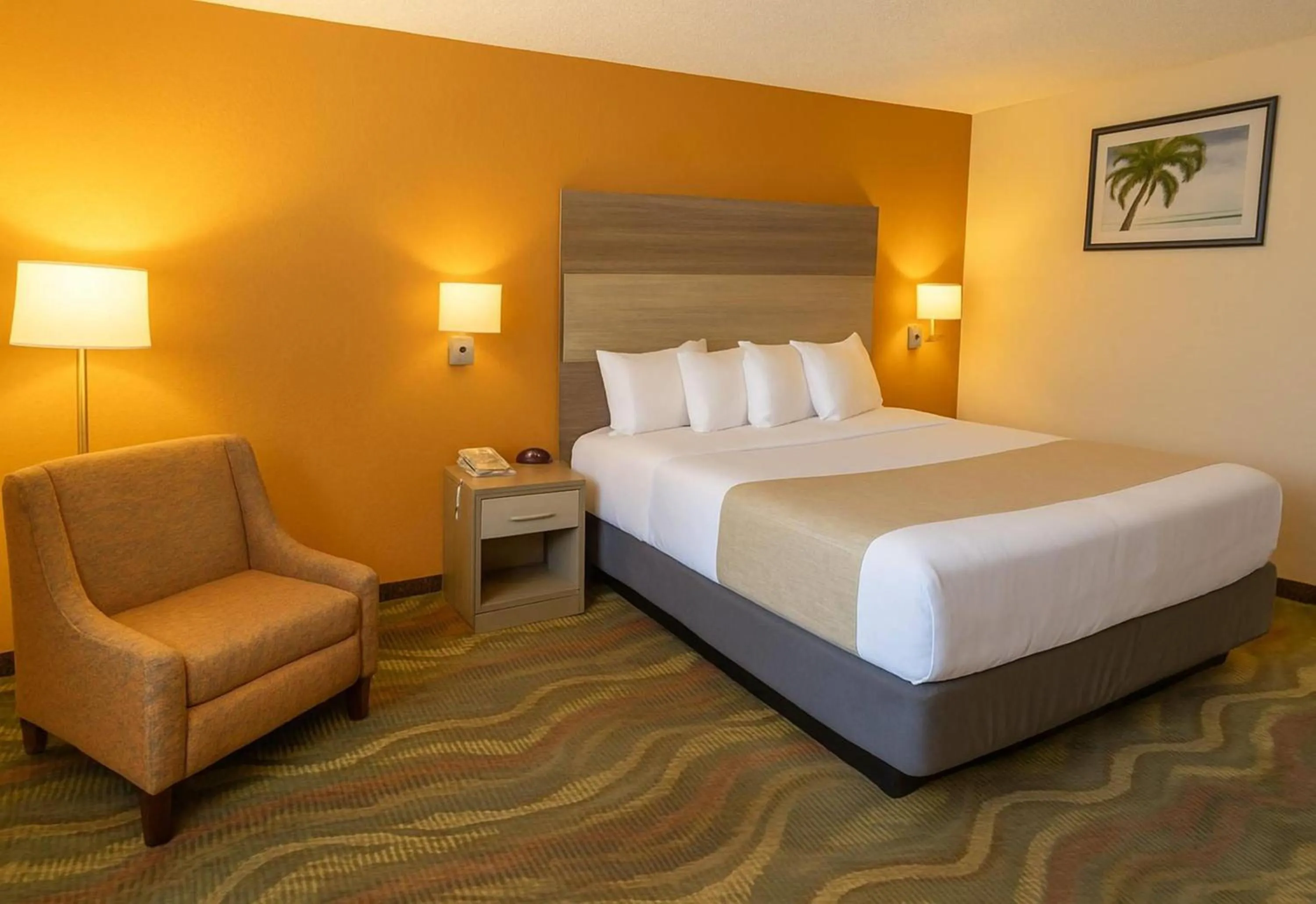 Photo of the whole room, Bed in Travelodge by Wyndham Muskegon