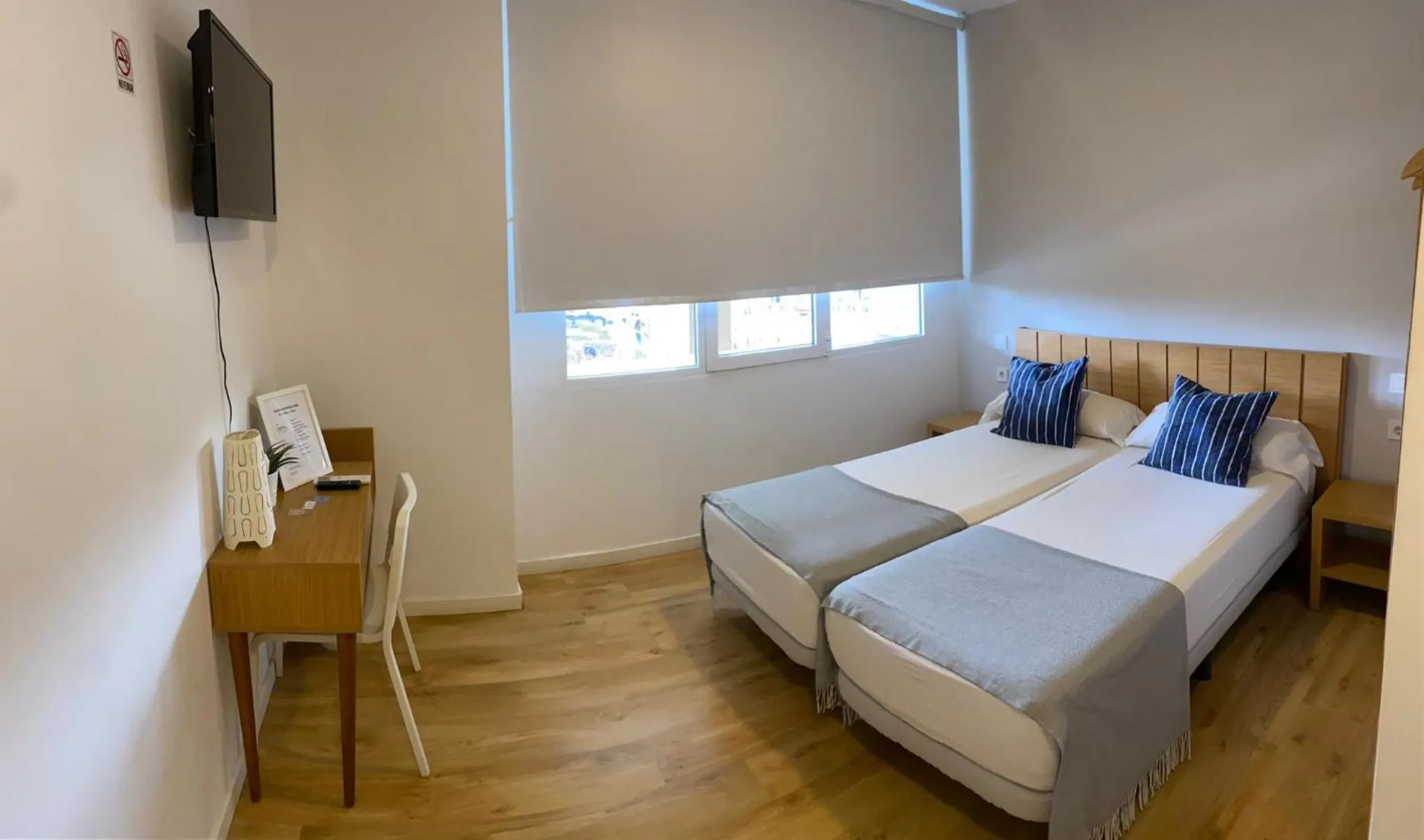 Deluxe Twin Room in Nanit Valencia Hostel