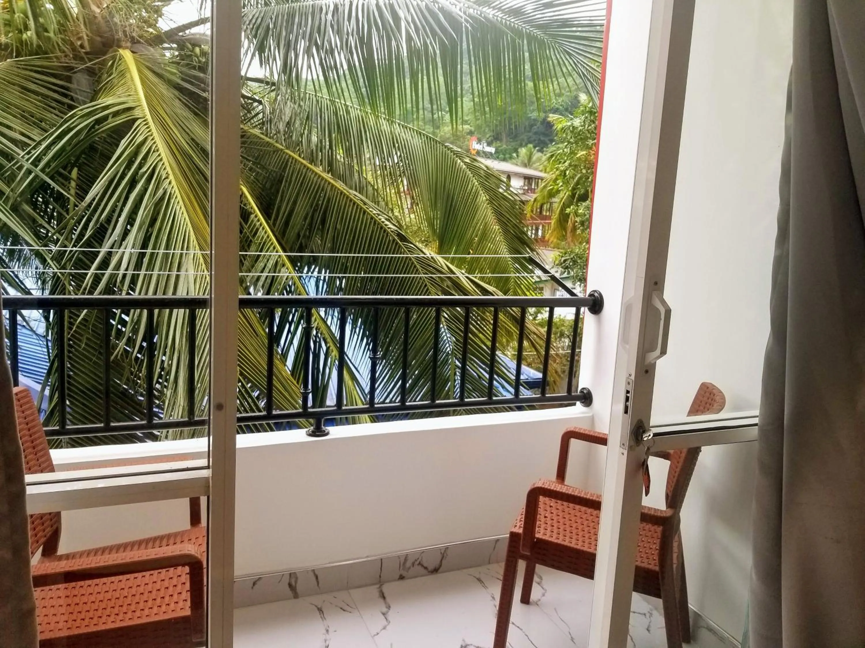 Balcony/Terrace in Queens mount