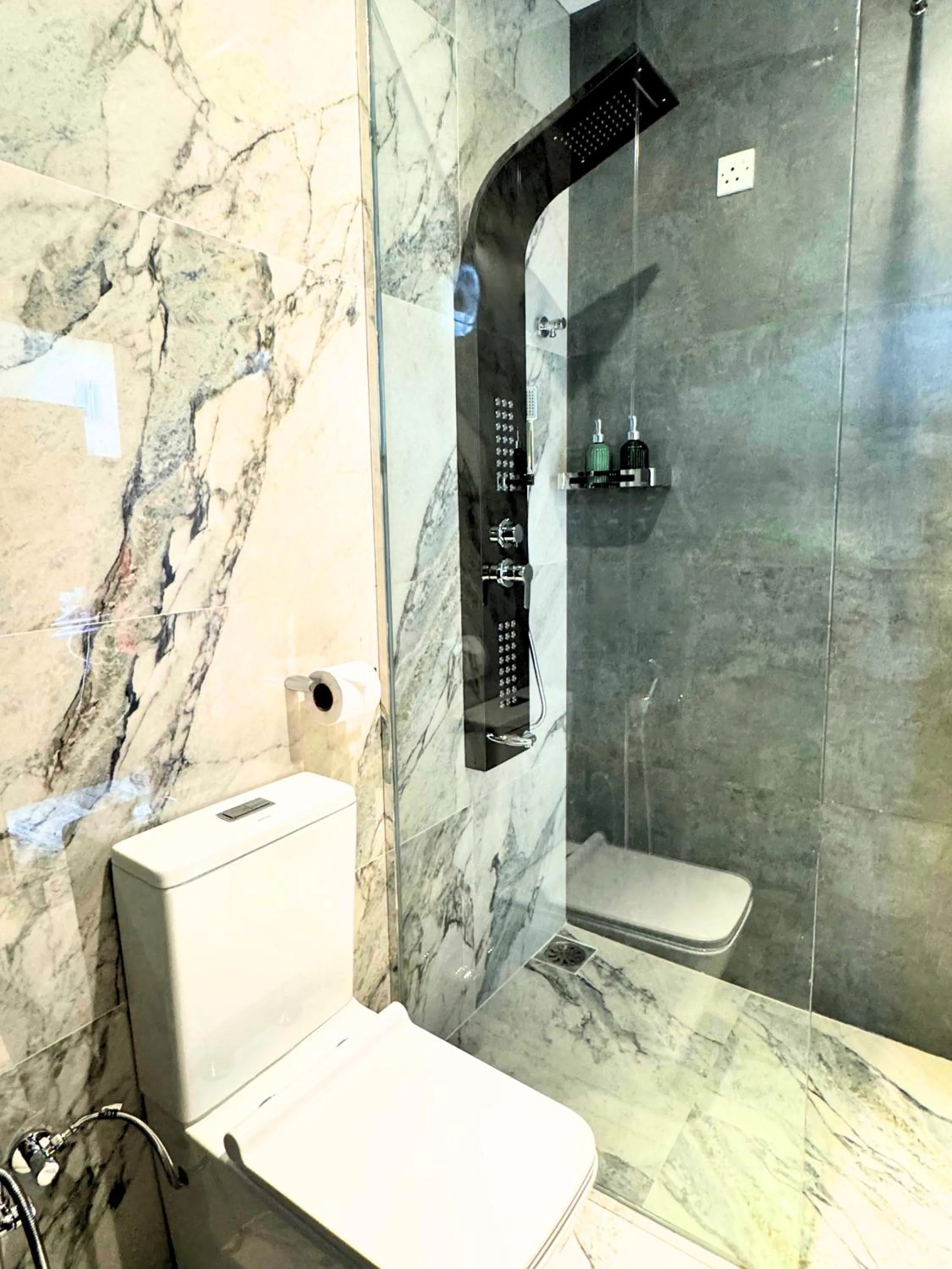 Shower in Queens mount