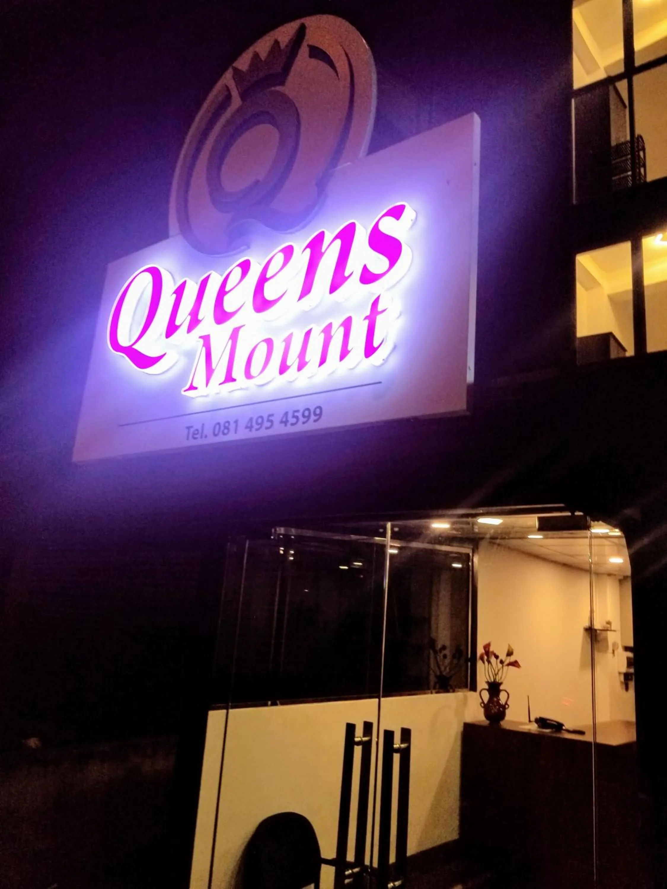 Facade/entrance in Queens mount
