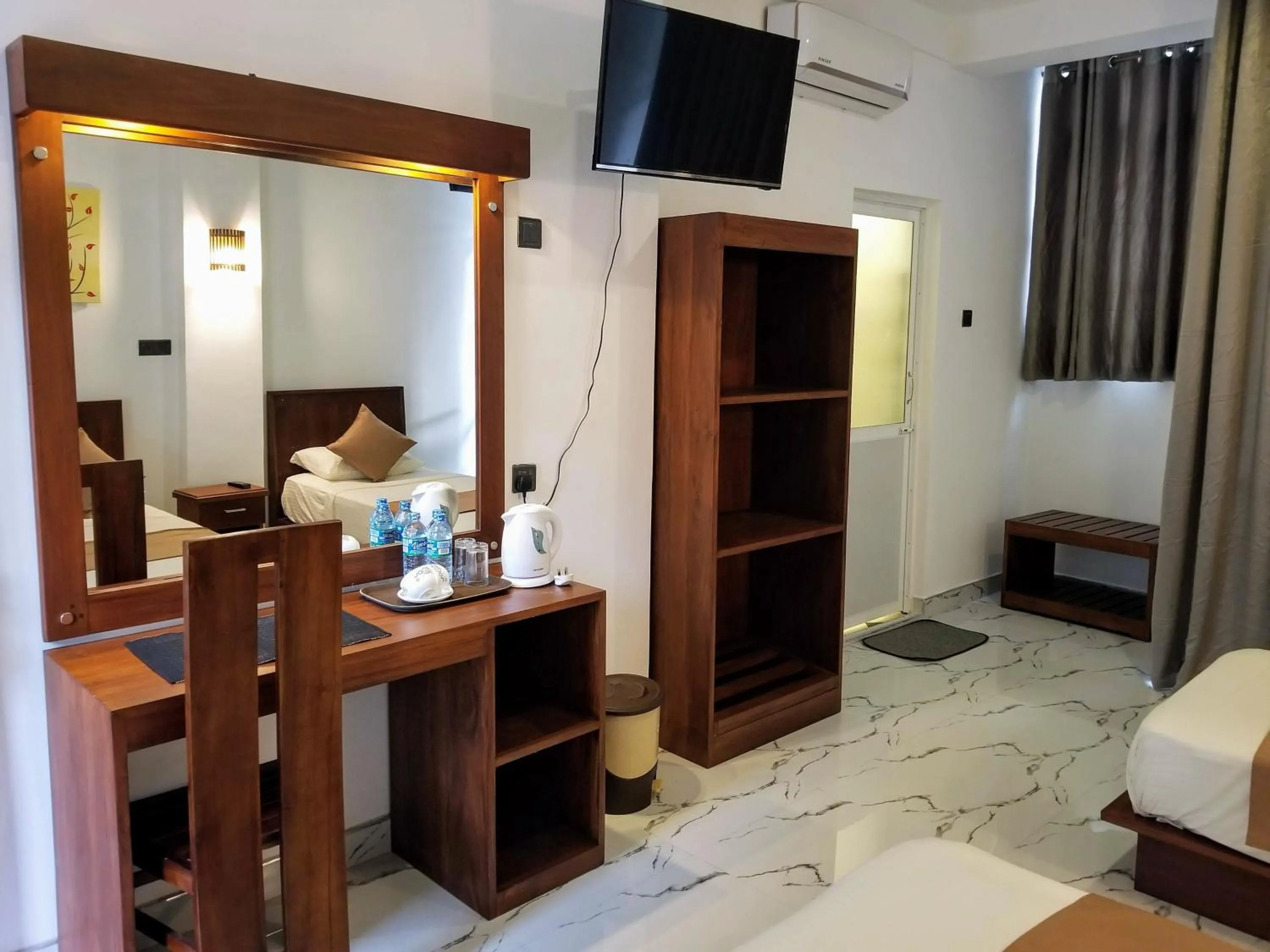 TV and multimedia, Bed in Queens mount