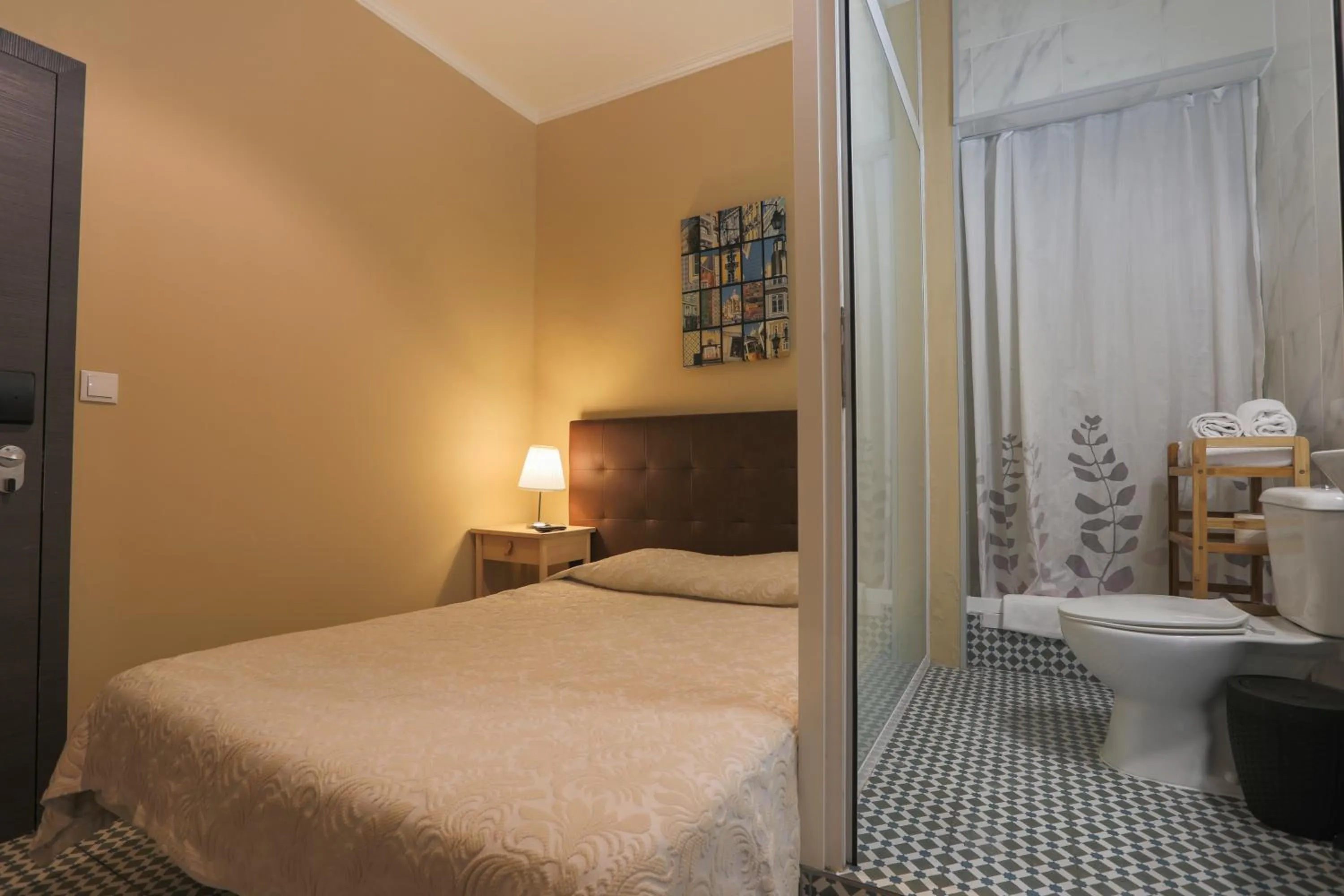 Toilet, Bed in V Dinastia