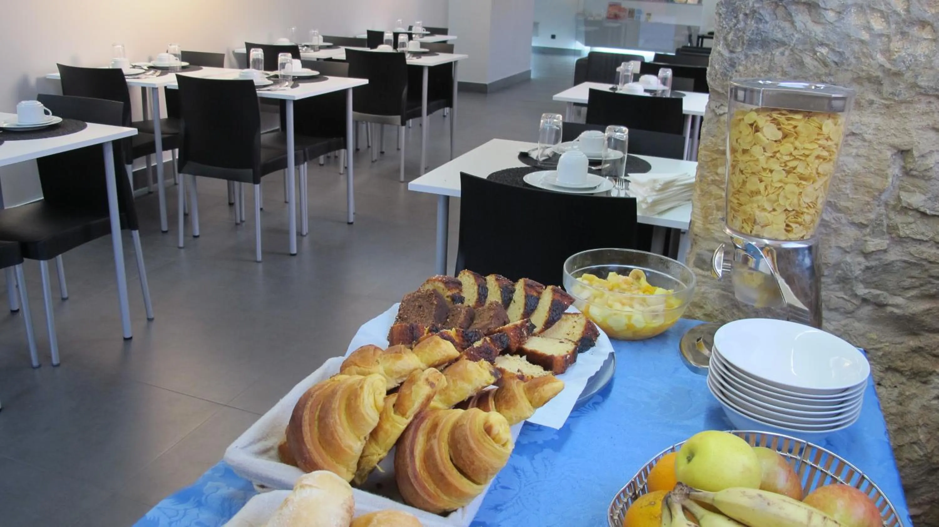 Restaurant/places to eat in V Dinastia