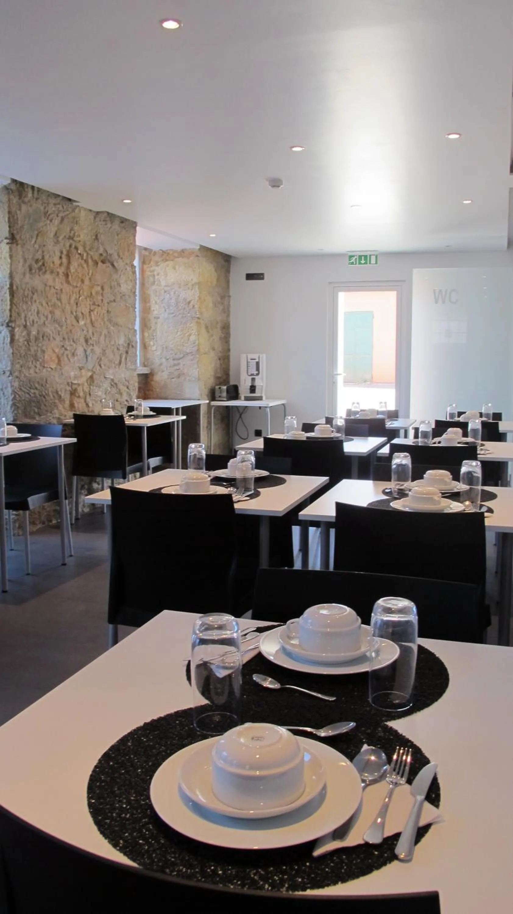 Restaurant/places to eat in V Dinastia