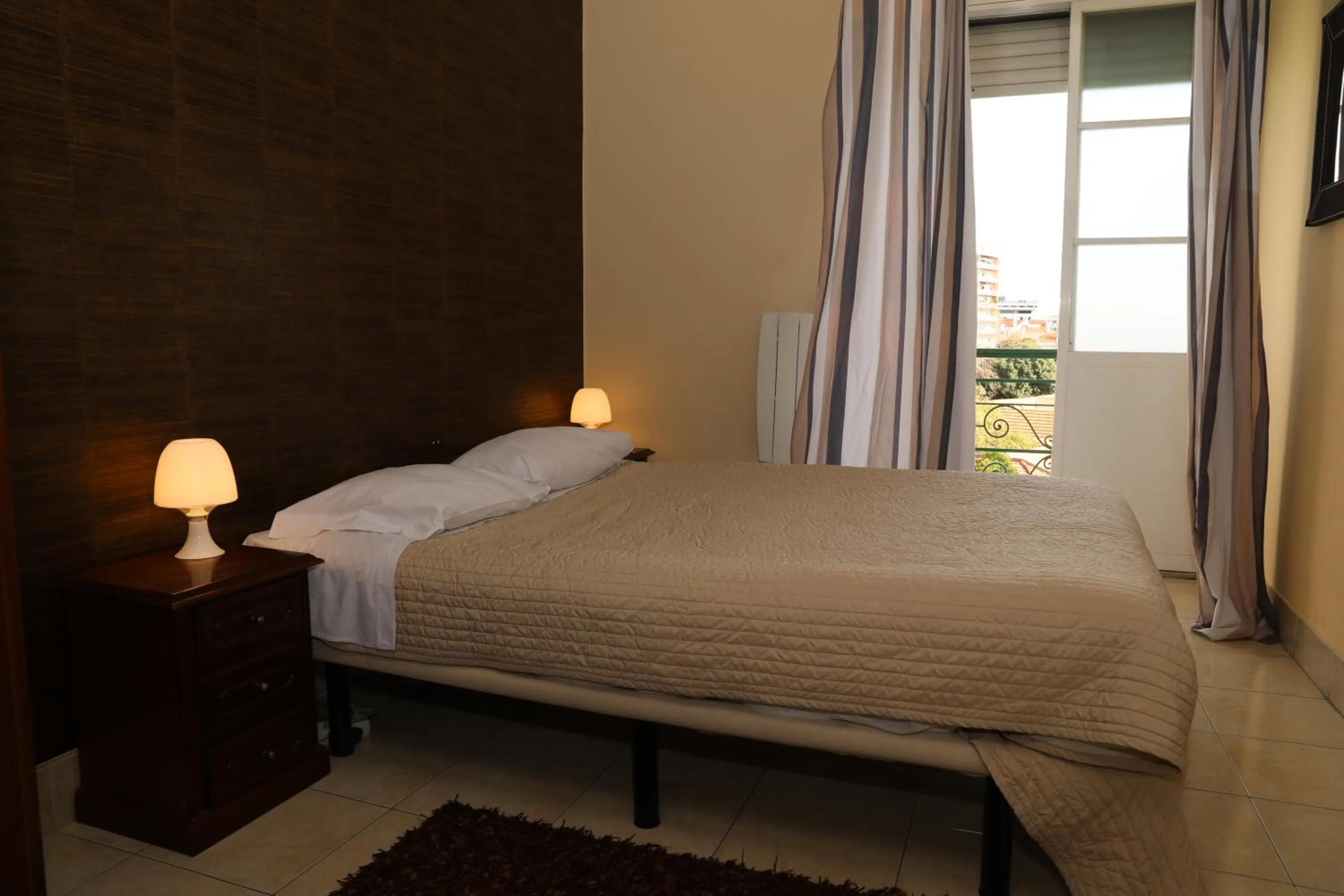 Bedroom, Bed in V Dinastia