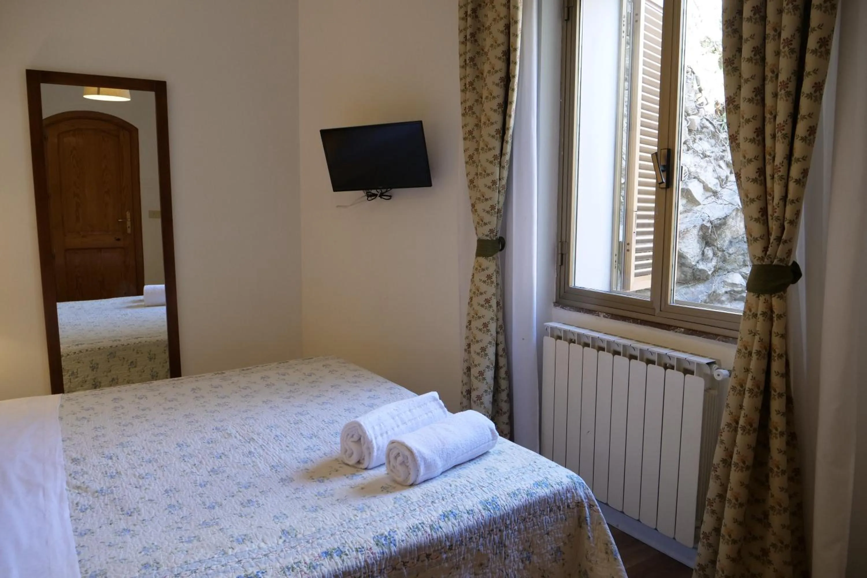 Photo of the whole room, Bed in Hotel Elios Tao