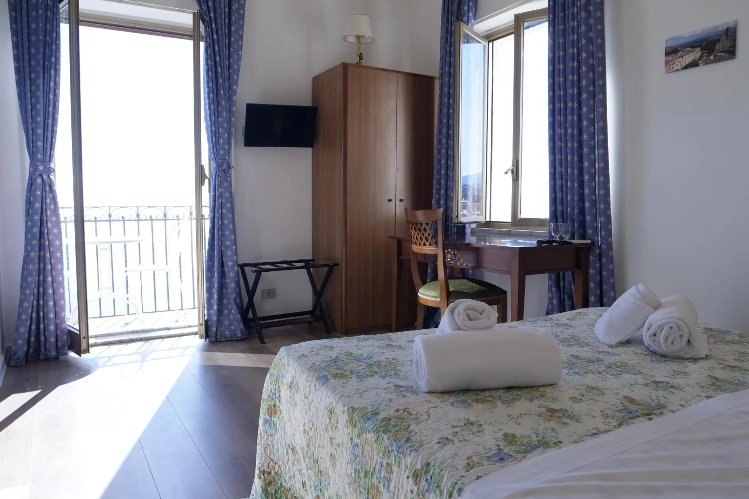 Bedroom, Bed in Hotel Elios Tao