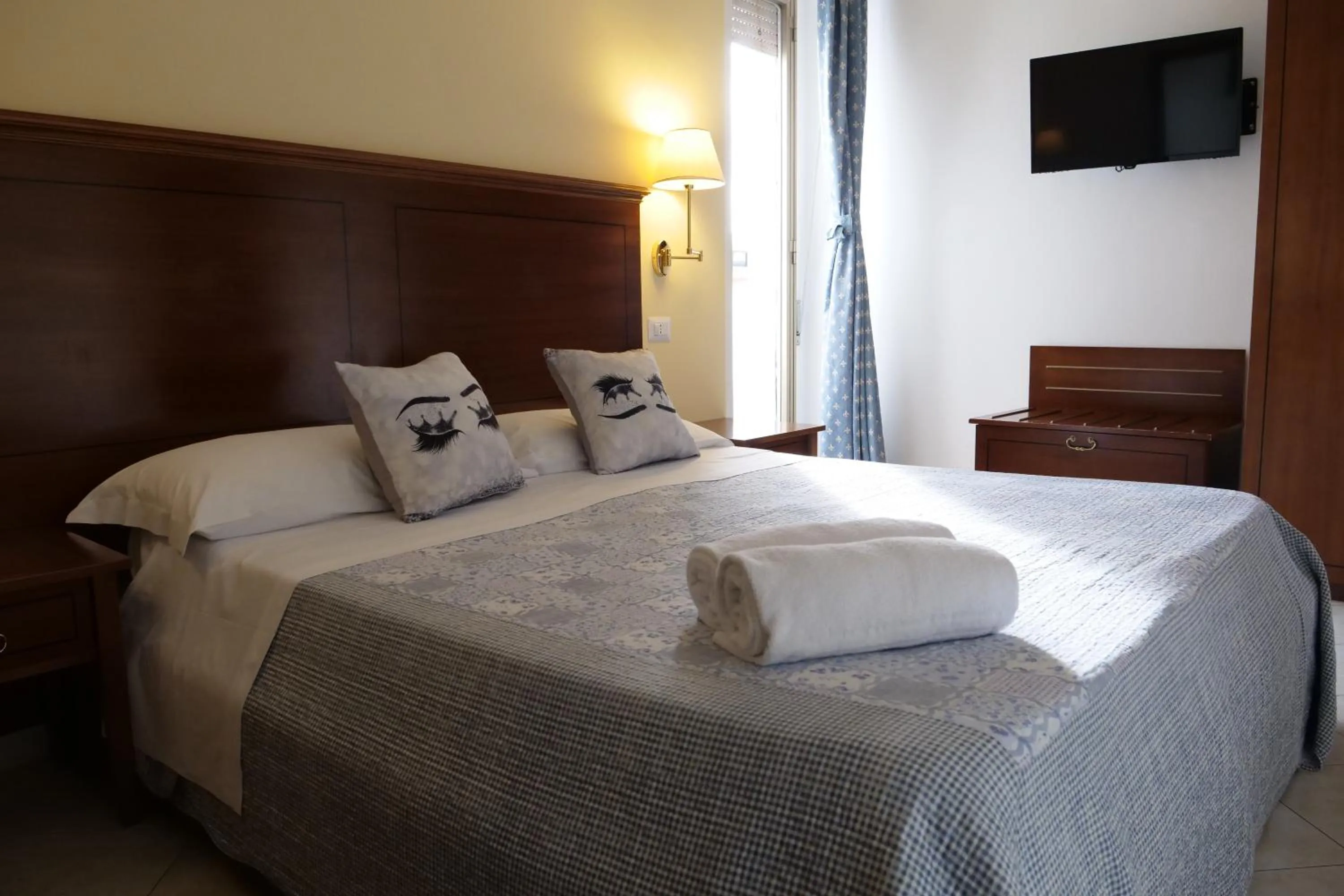 Photo of the whole room, Bed in Hotel Elios Tao