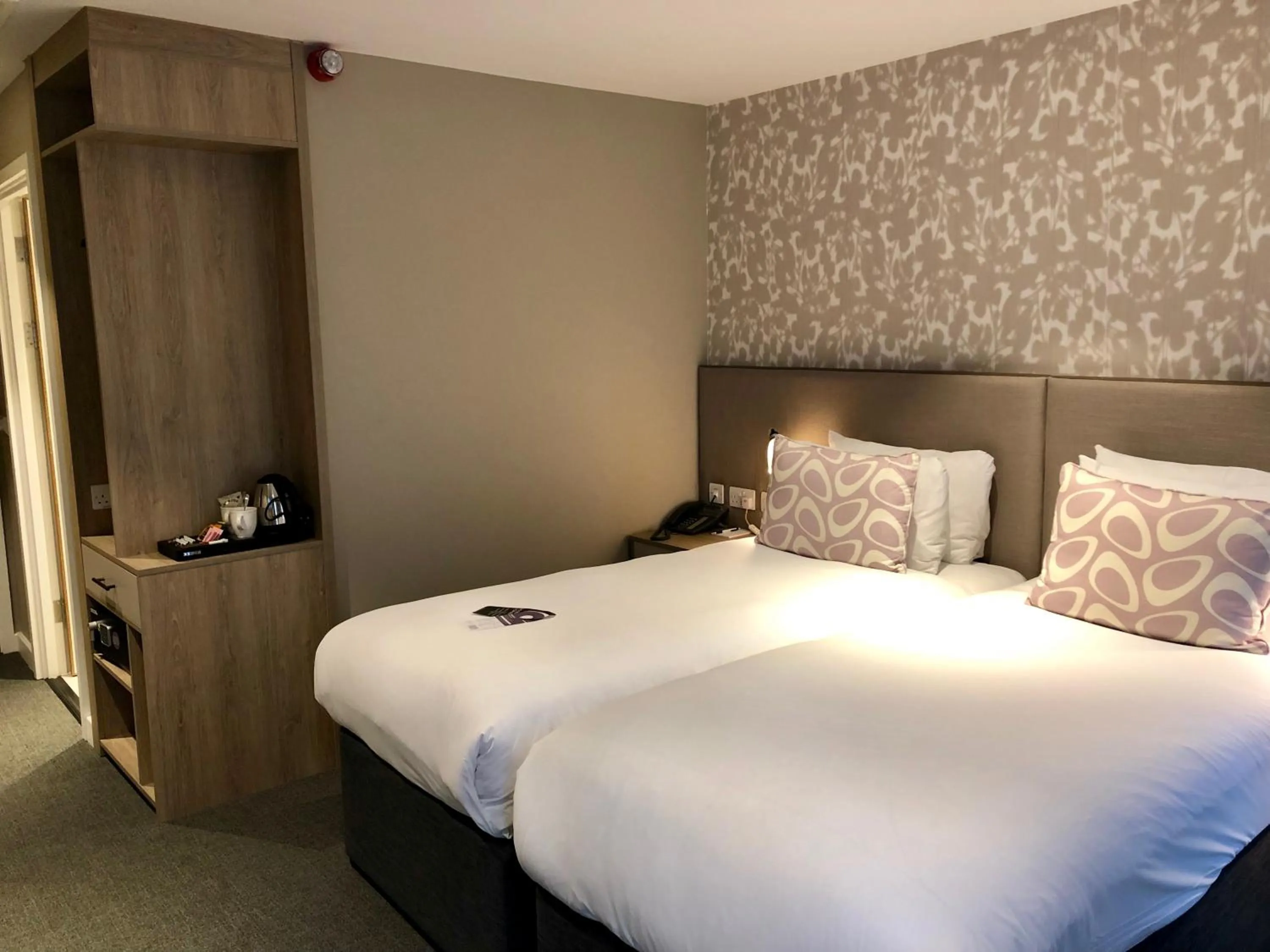 Bedroom, Bed in Edgbaston Park Hotel Birmingham