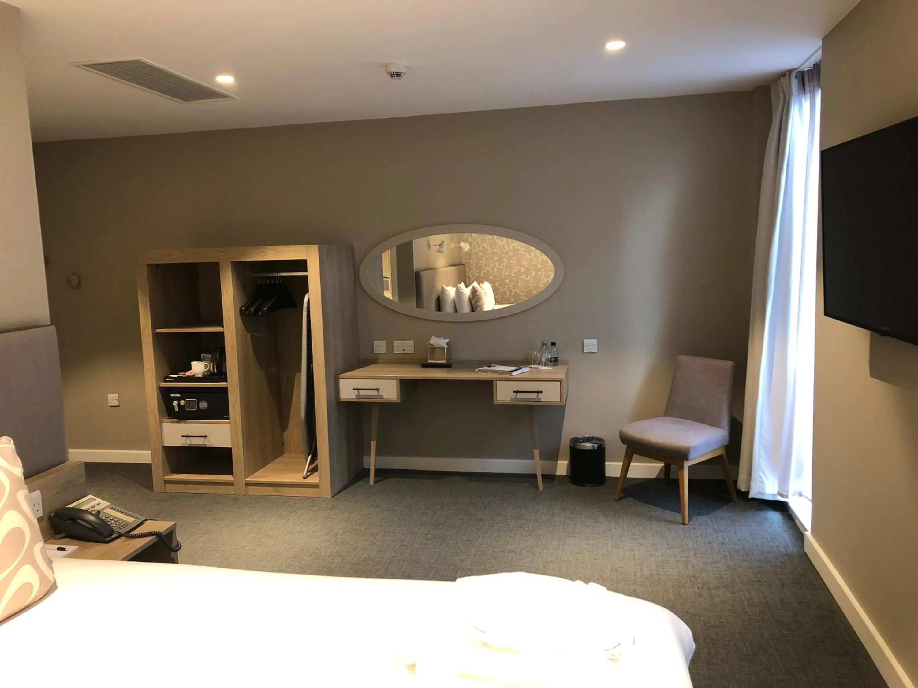 Bedroom, Bed in Edgbaston Park Hotel Birmingham