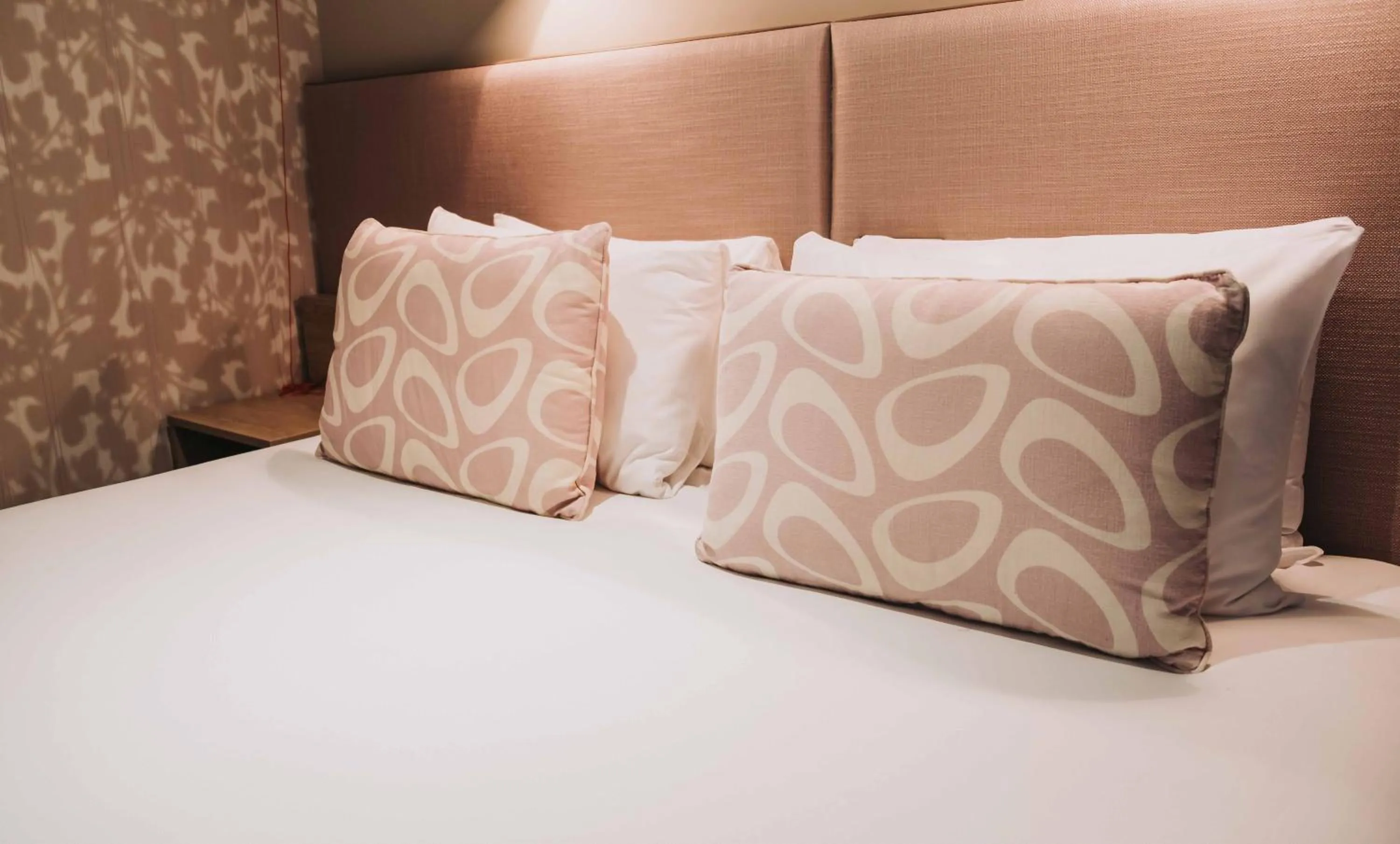 Bedroom, Bed in Edgbaston Park Hotel Birmingham