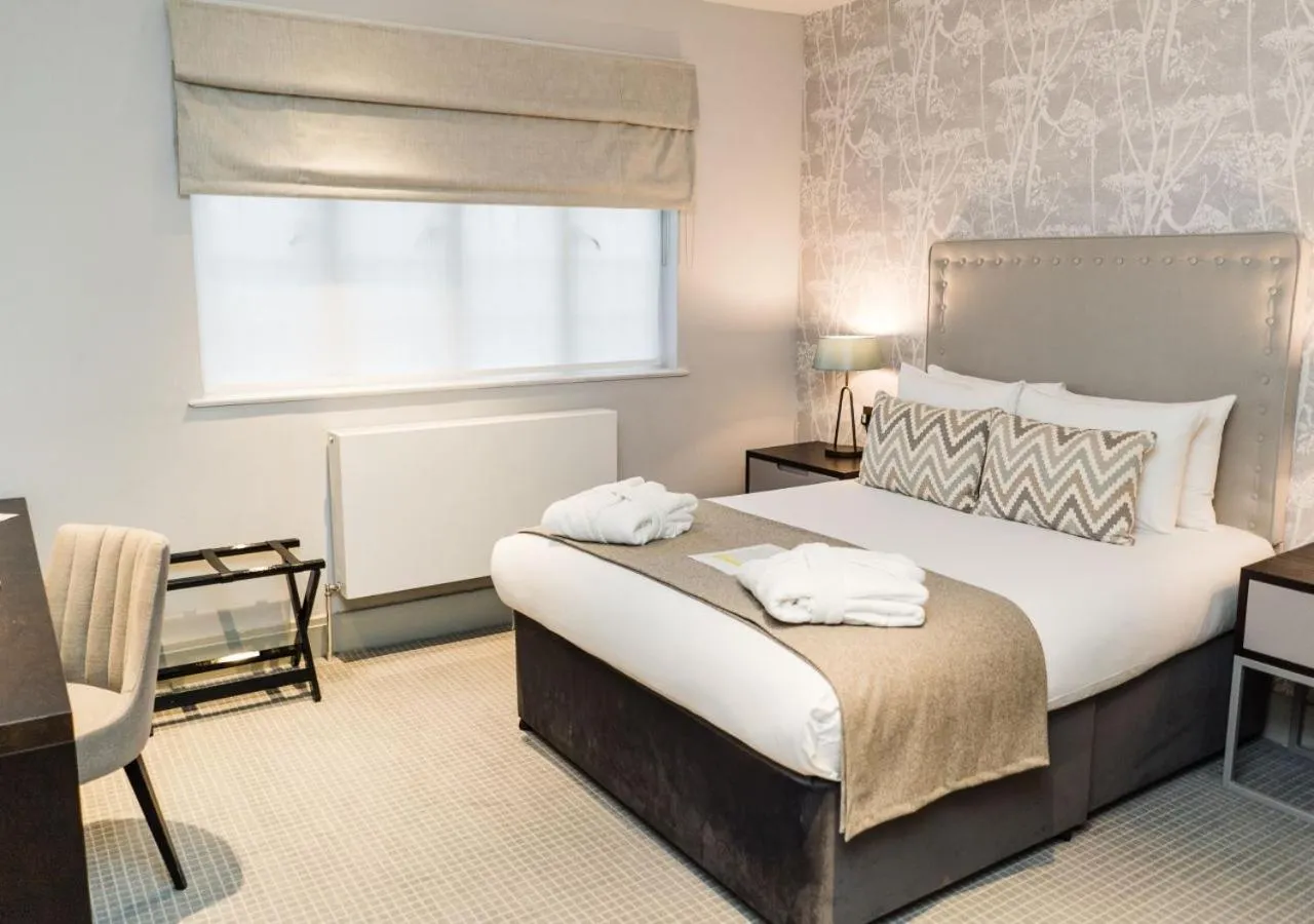 Bedroom, Bed in Edgbaston Park Hotel Birmingham