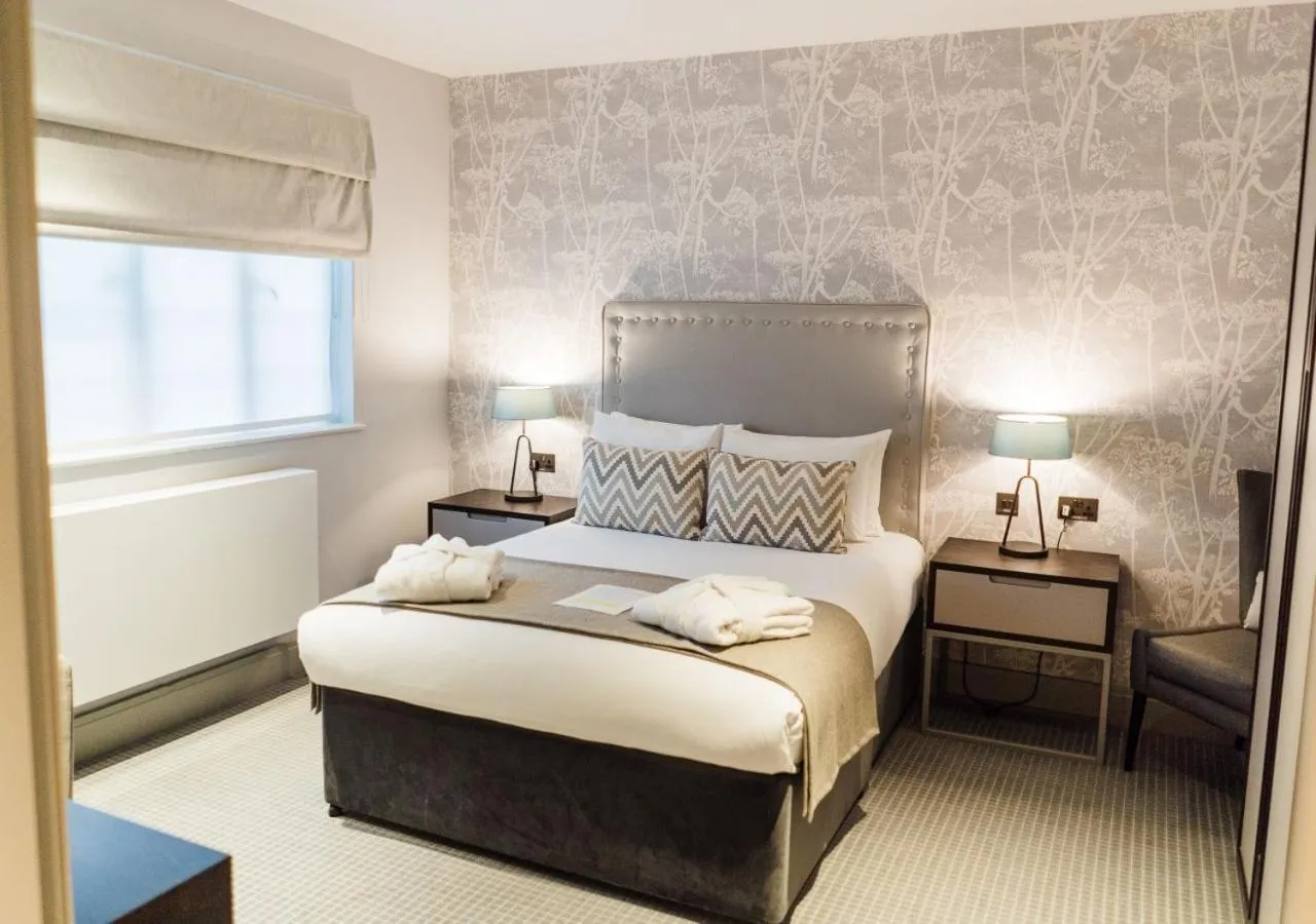 Bedroom, Bed in Edgbaston Park Hotel Birmingham