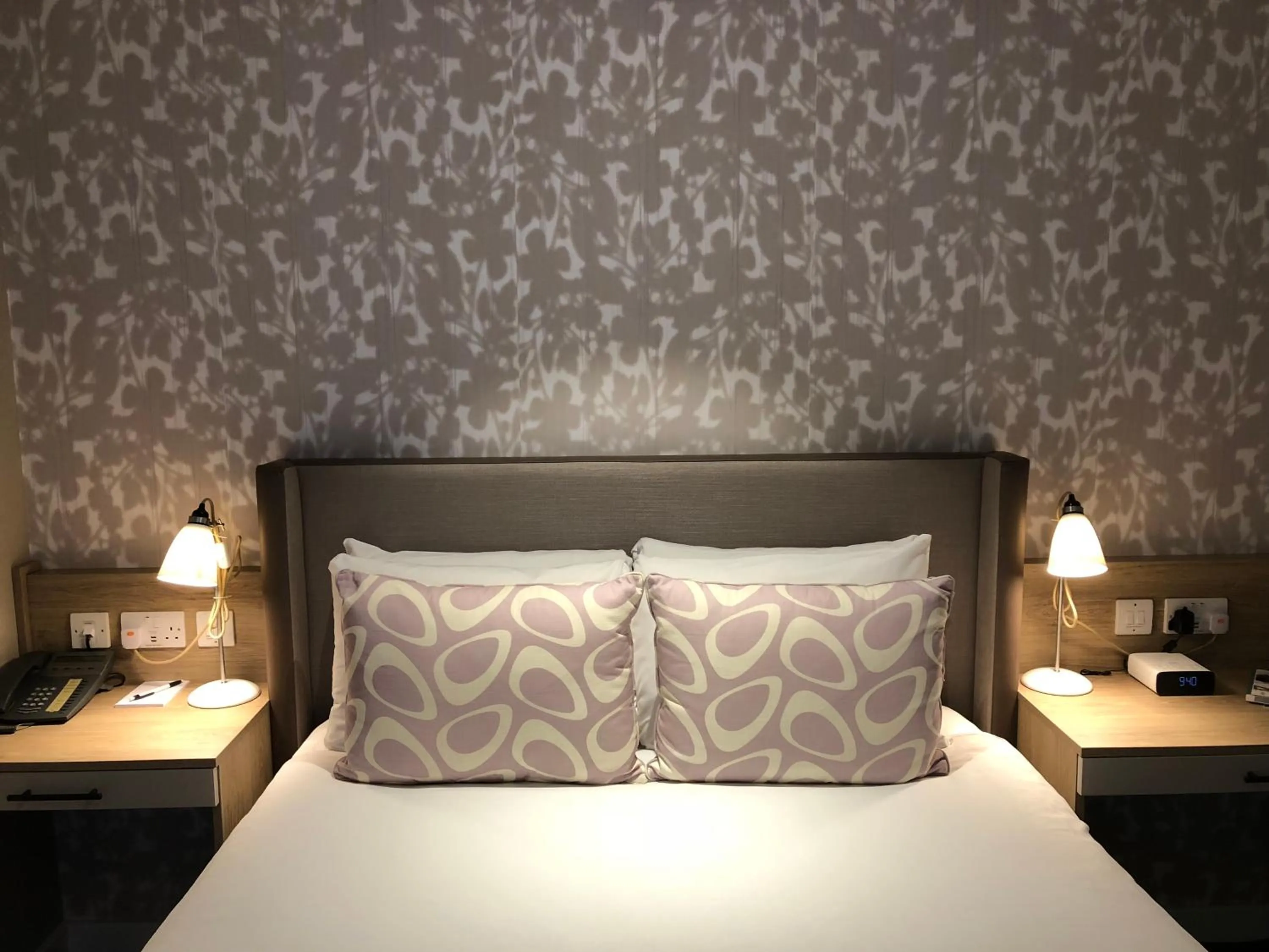 Bedroom, Bed in Edgbaston Park Hotel Birmingham