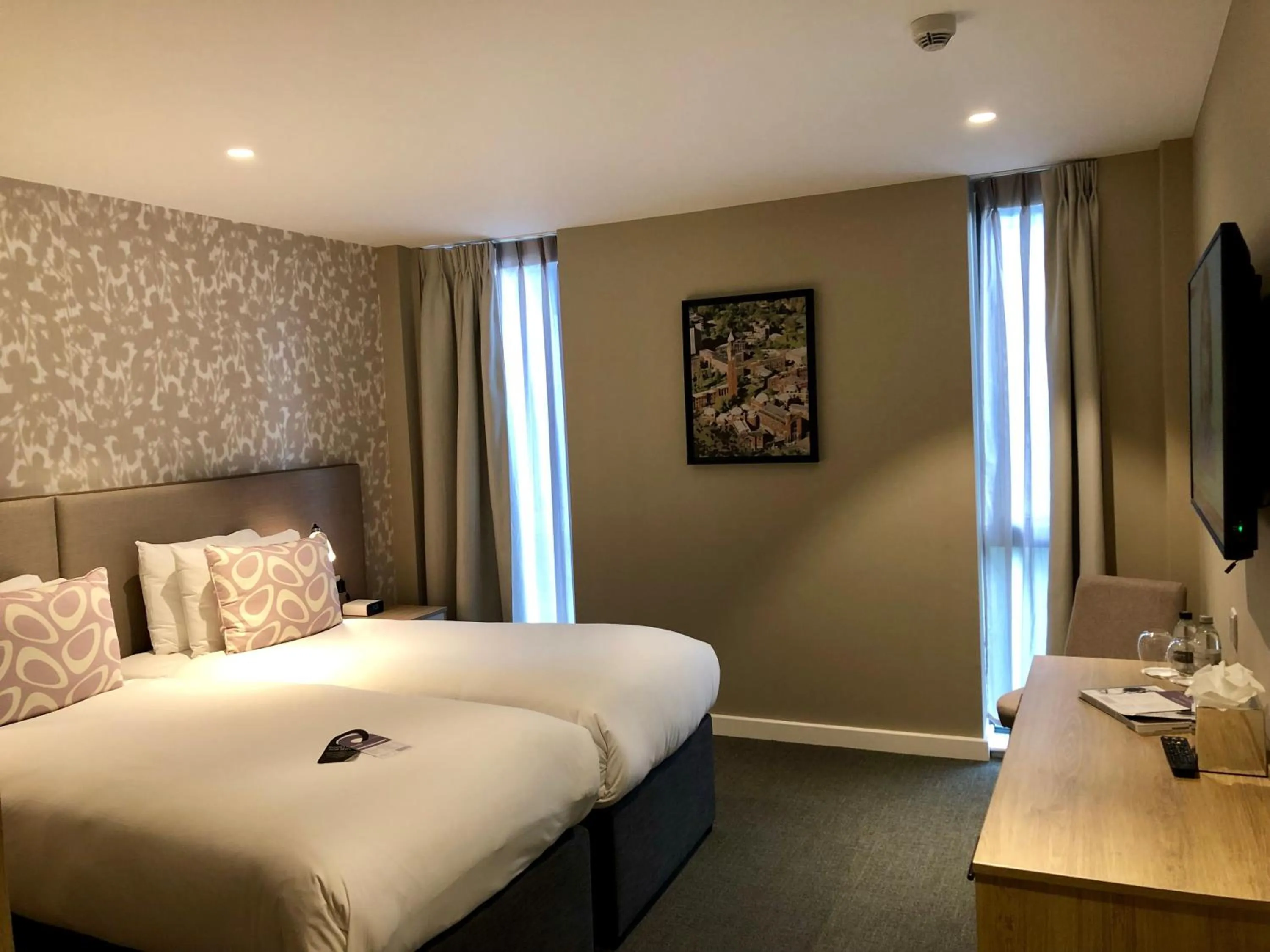 Bedroom, Bed in Edgbaston Park Hotel Birmingham