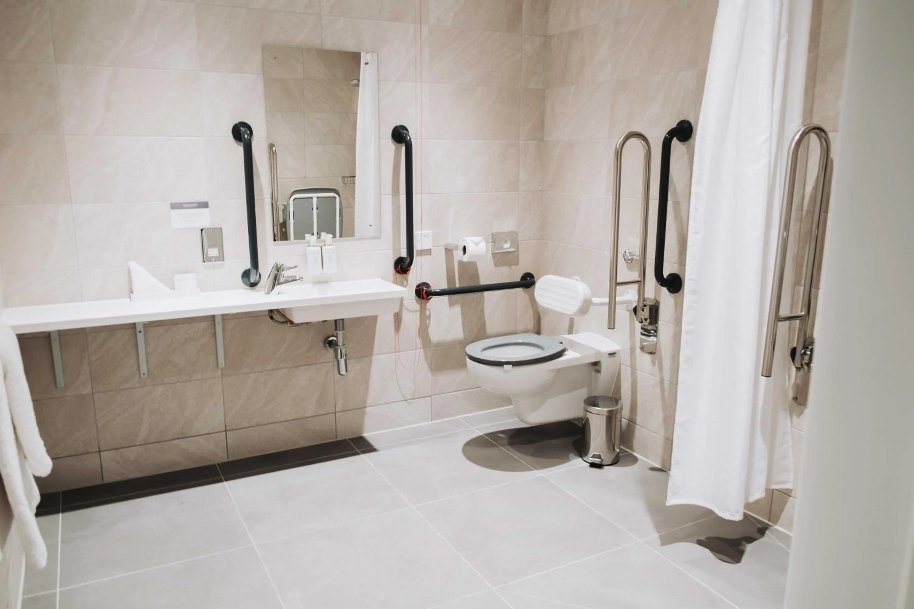 Bathroom in Edgbaston Park Hotel Birmingham