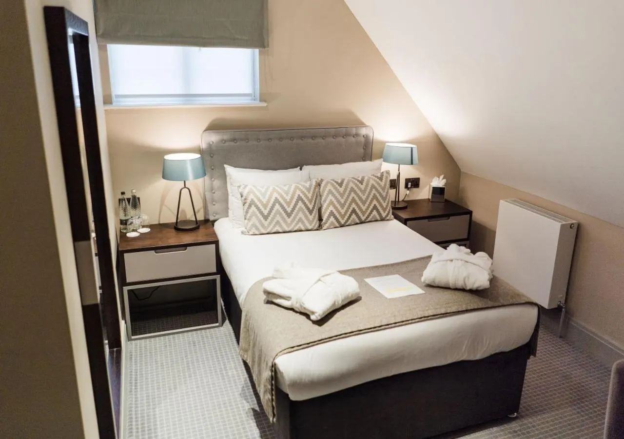 Bedroom, Bed in Edgbaston Park Hotel Birmingham