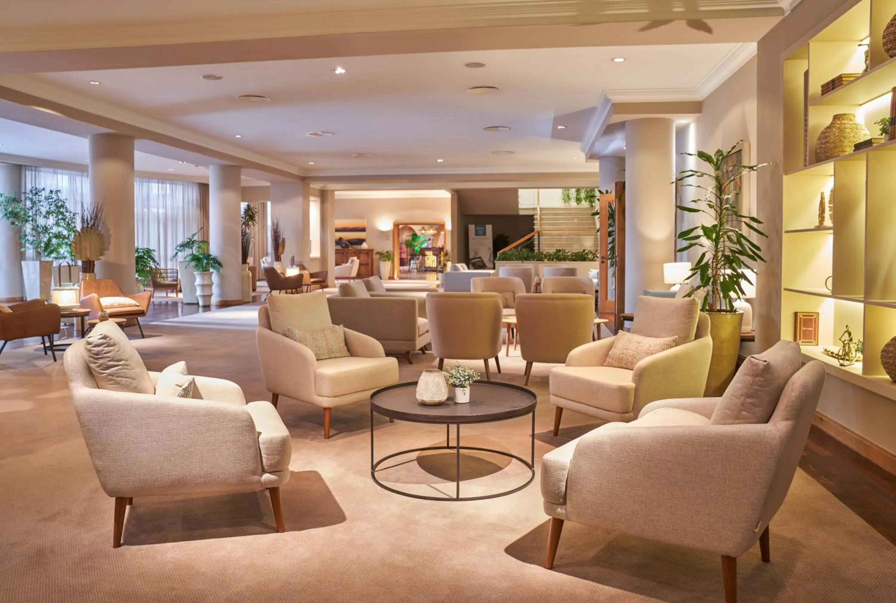 Lobby or reception in Suite Hotel Eden Mar - PortoBay