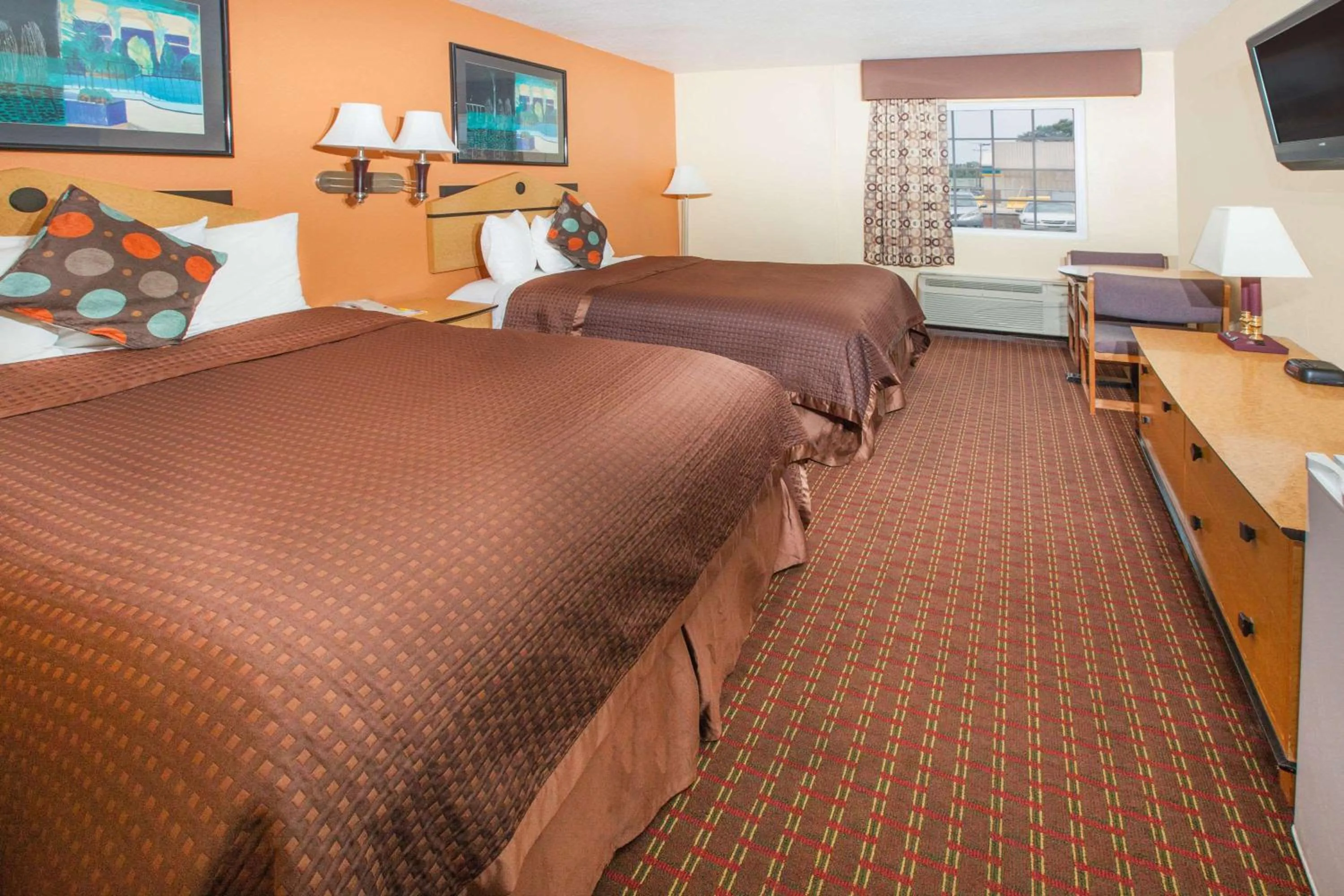 Photo of the whole room, Bed in Days Inn by Wyndham Alma ARKANSAS