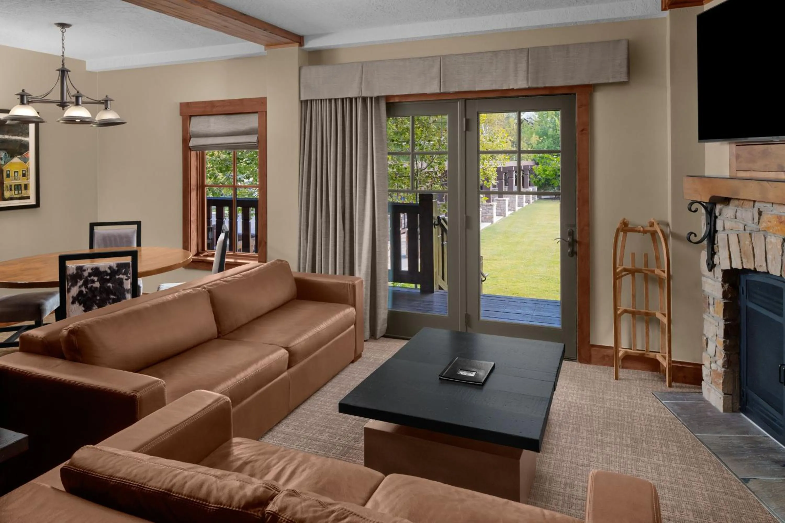 Living room in Hotel Park City, Autograph Collection