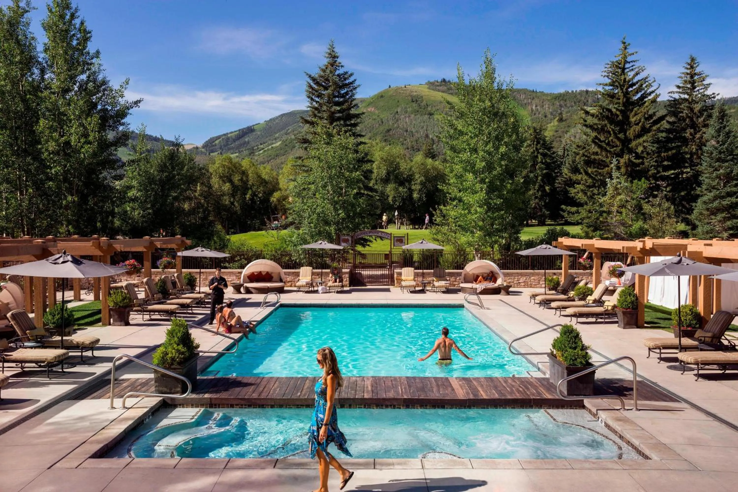 Swimming pool in Hotel Park City, Autograph Collection