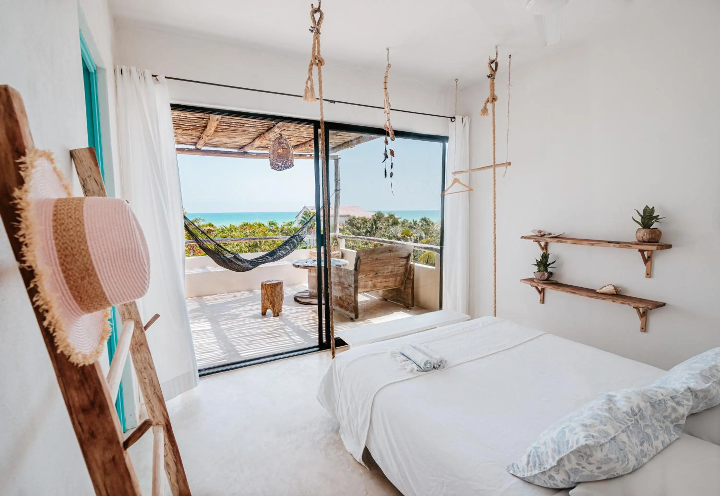 Sea view, Bed in LunArena Barefoot Comfort