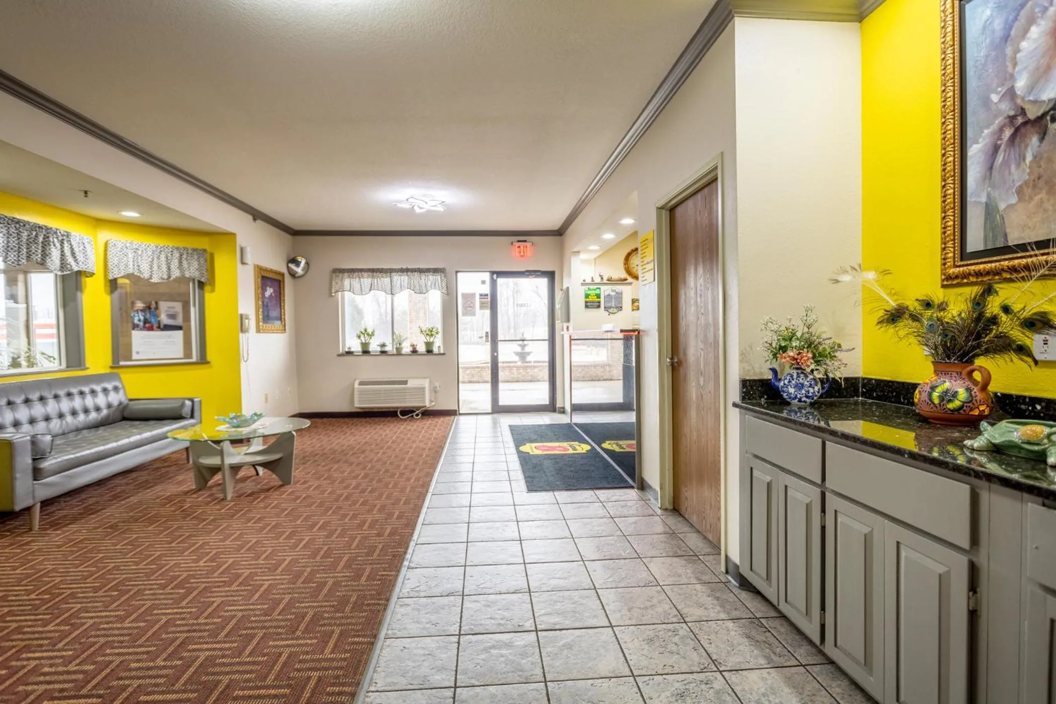 Lobby or reception, Bed in Super 8 by Wyndham Big Rapids