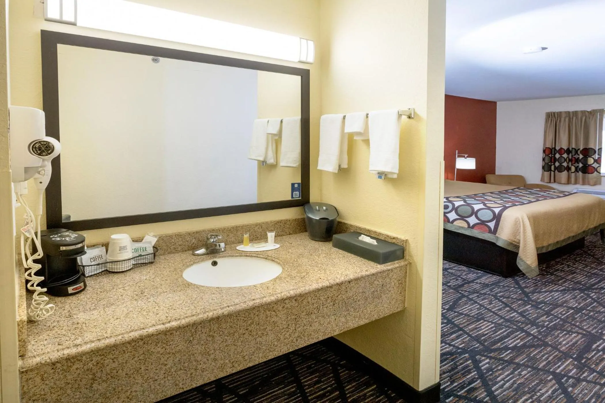 Guests, Bed in Super 8 by Wyndham Big Rapids