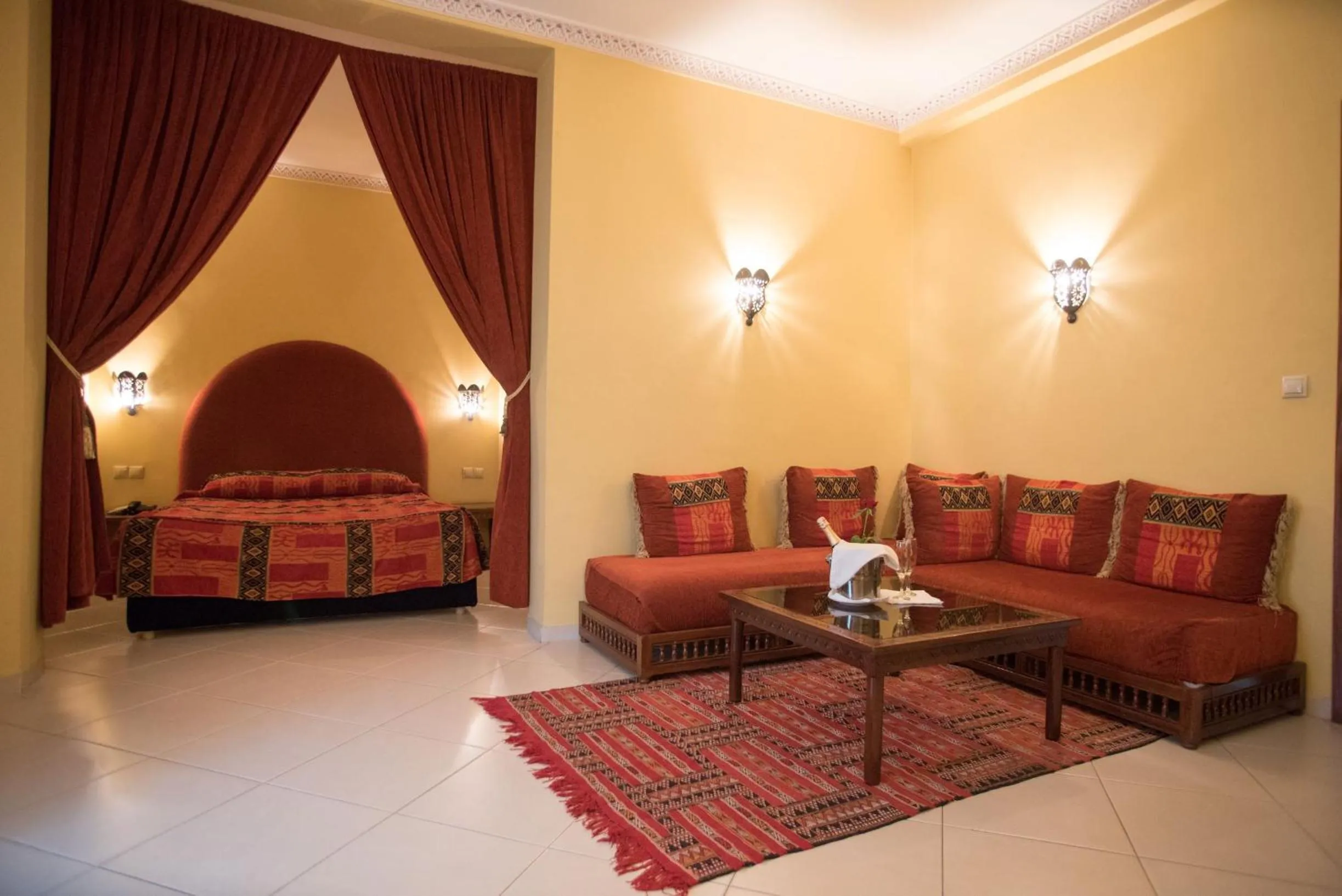 Photo of the whole room, Bed in Hôtel Rif