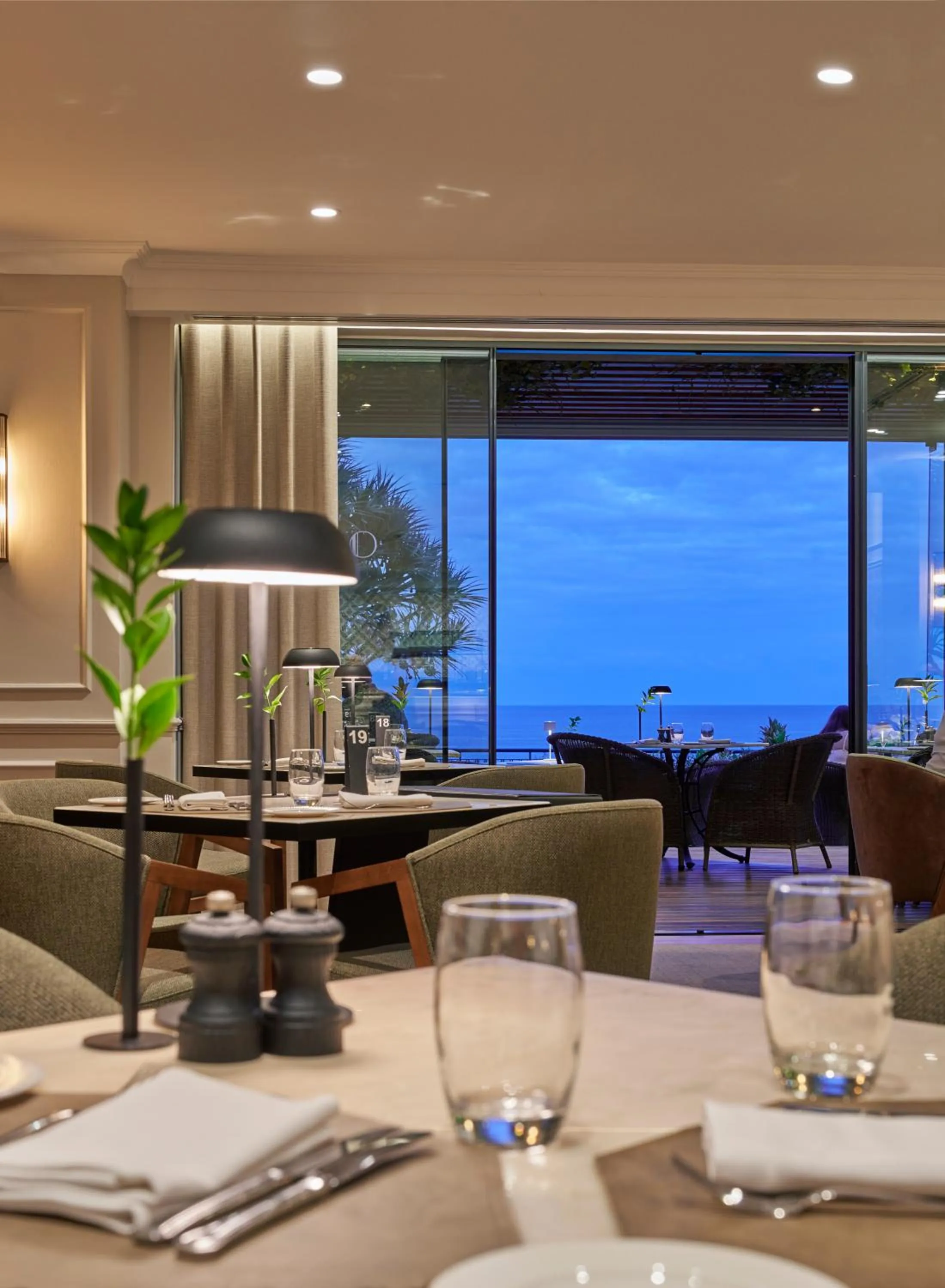 Restaurant/places to eat in The Cliff Bay - PortoBay