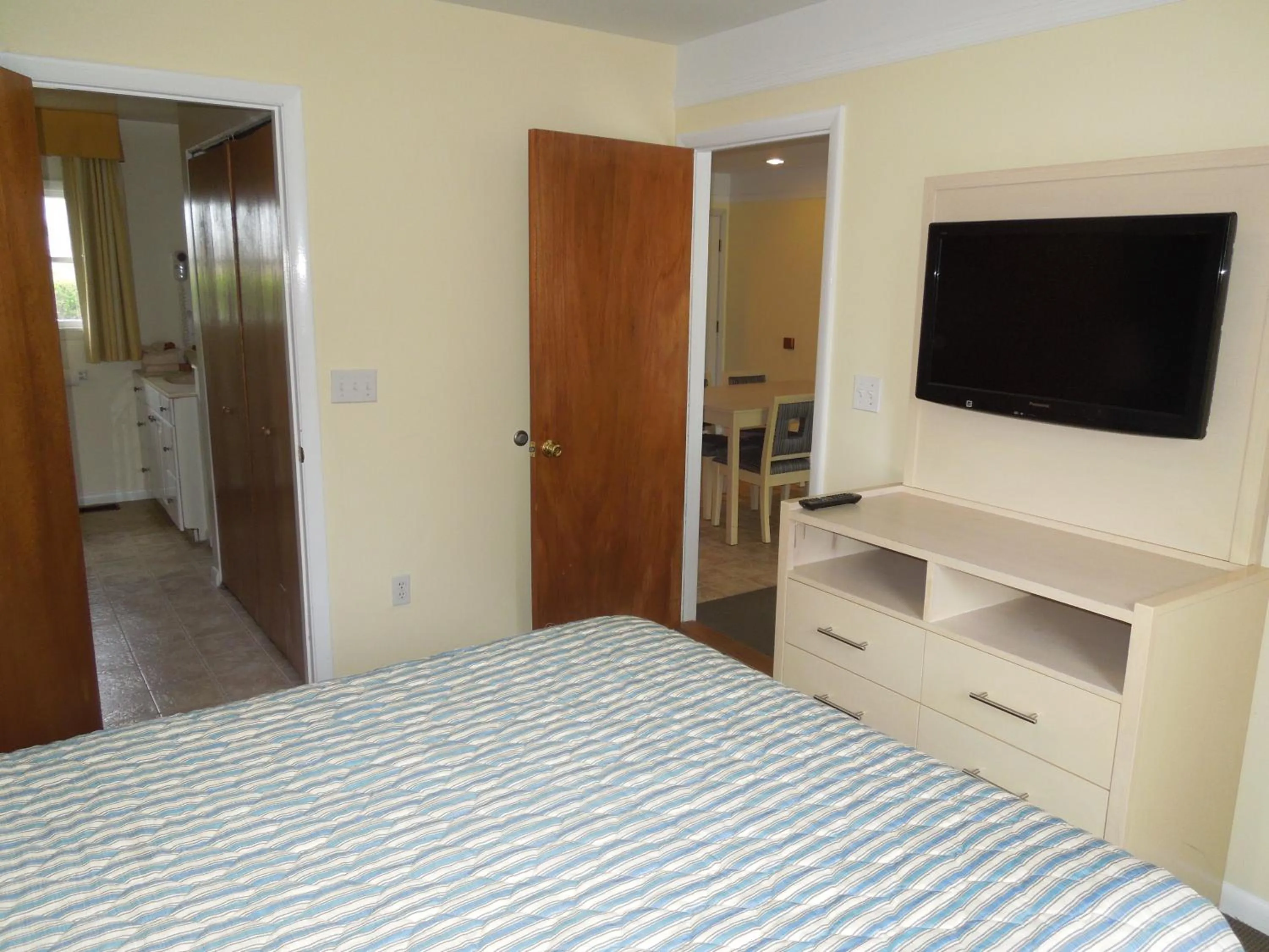 Bedroom, Bed in Townhouses & Captain's Quarters