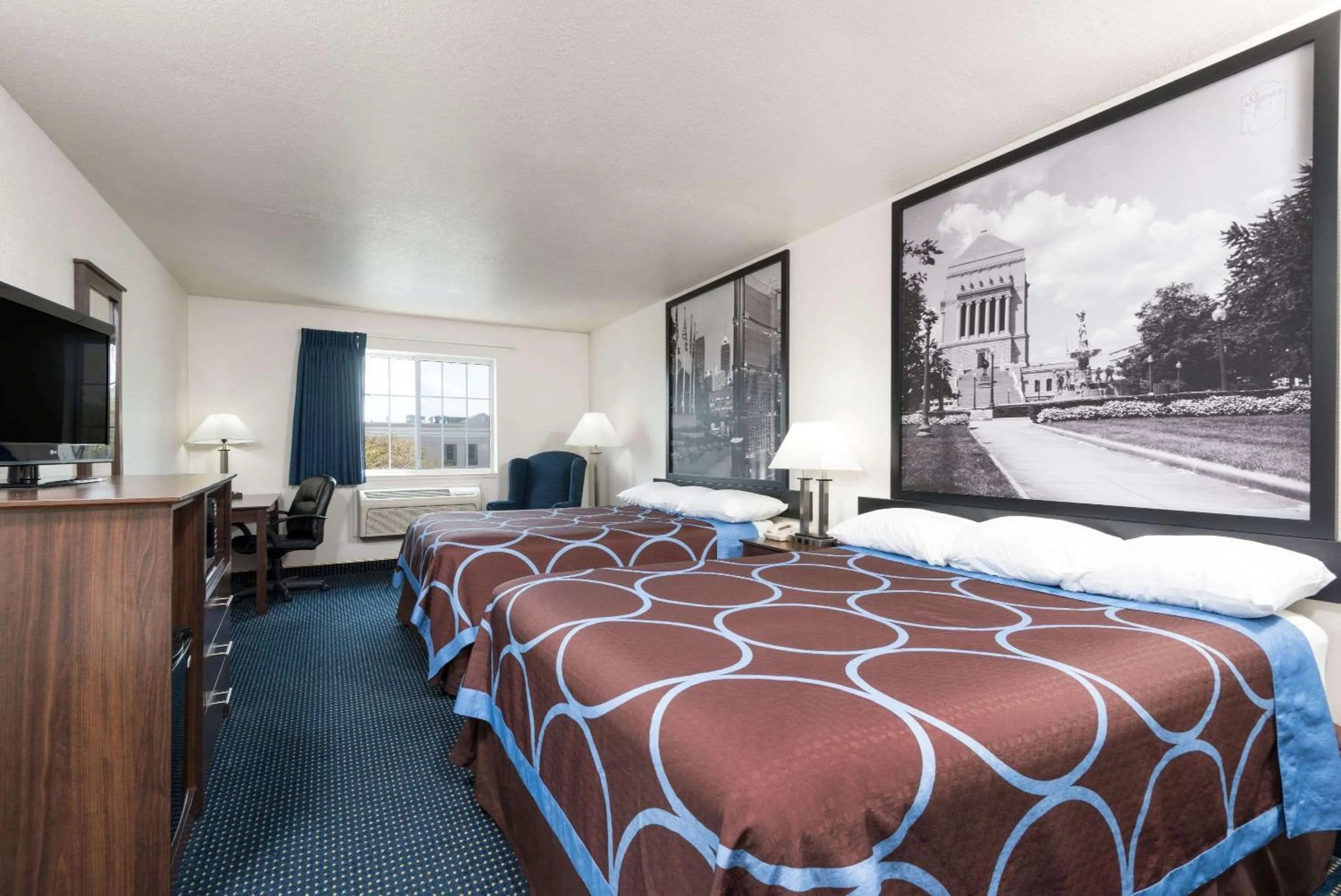 Photo of the whole room, Bed in Super 8 by Wyndham Greenfield