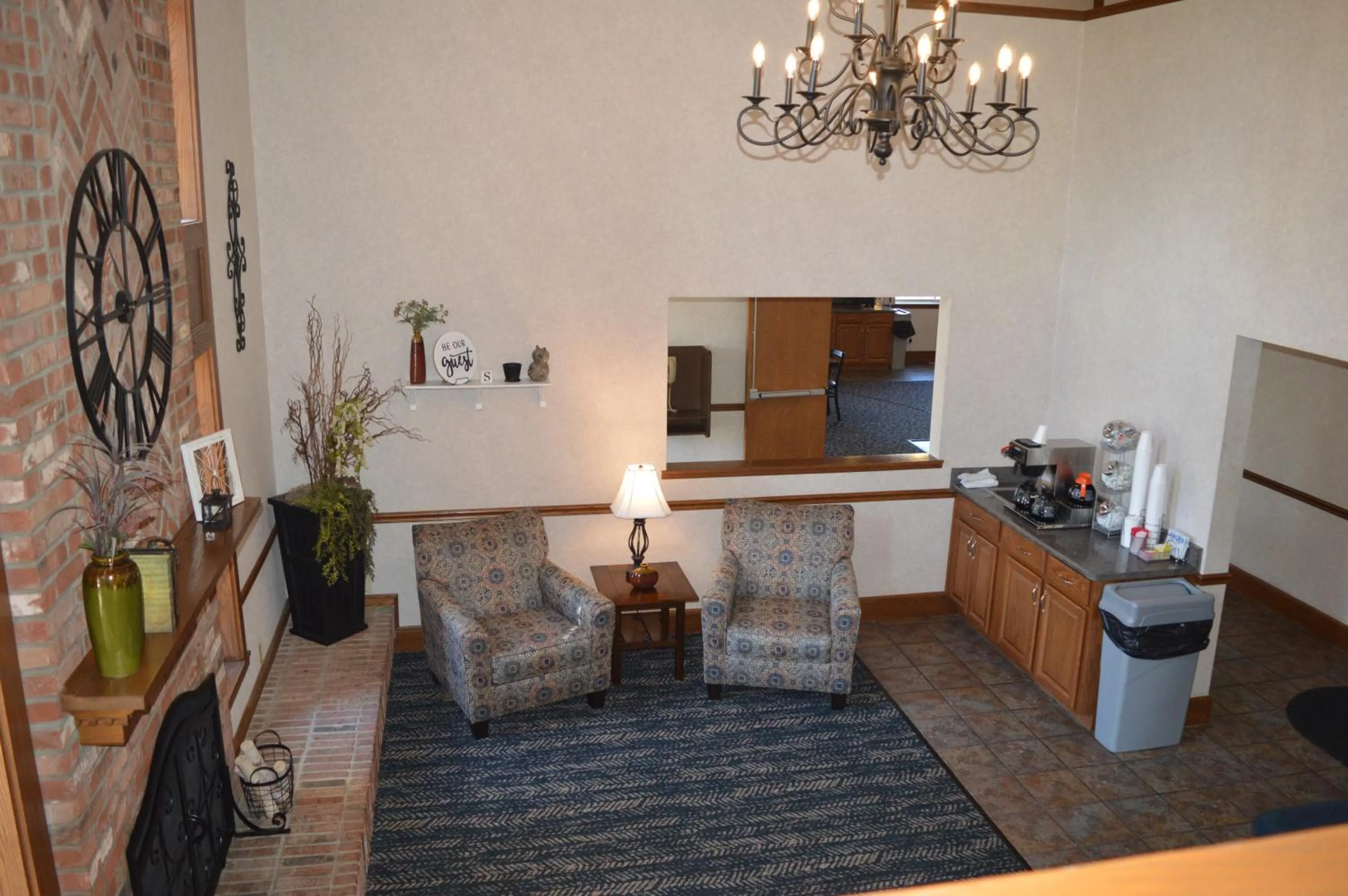 Lobby or reception in Super 8 by Wyndham Greenfield