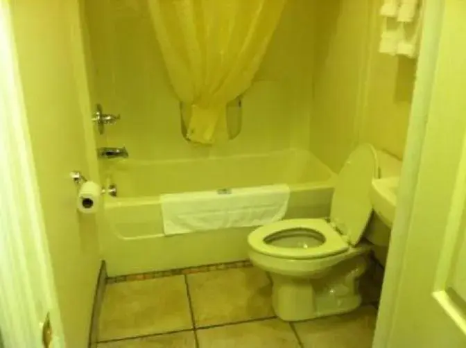 Double Room with Two Double Beds - Non-Smoking in Waterford Inn Double Room with Two Double Beds - Non-Smoking in Waterford Inn