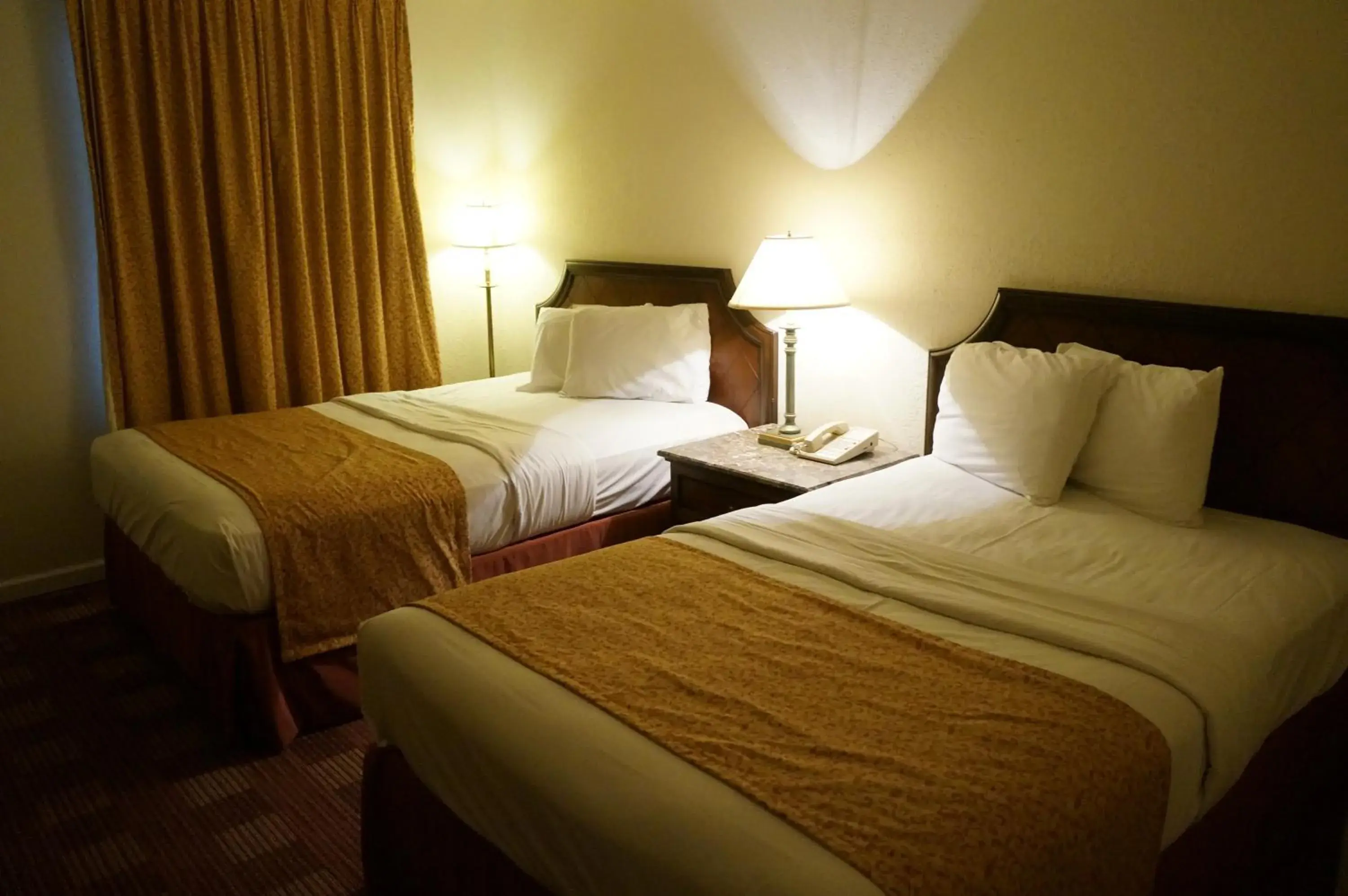 Double Room with Two Double Beds - Smoking in Waterford Inn Double Room with Two Double Beds - Smoking in Waterford Inn