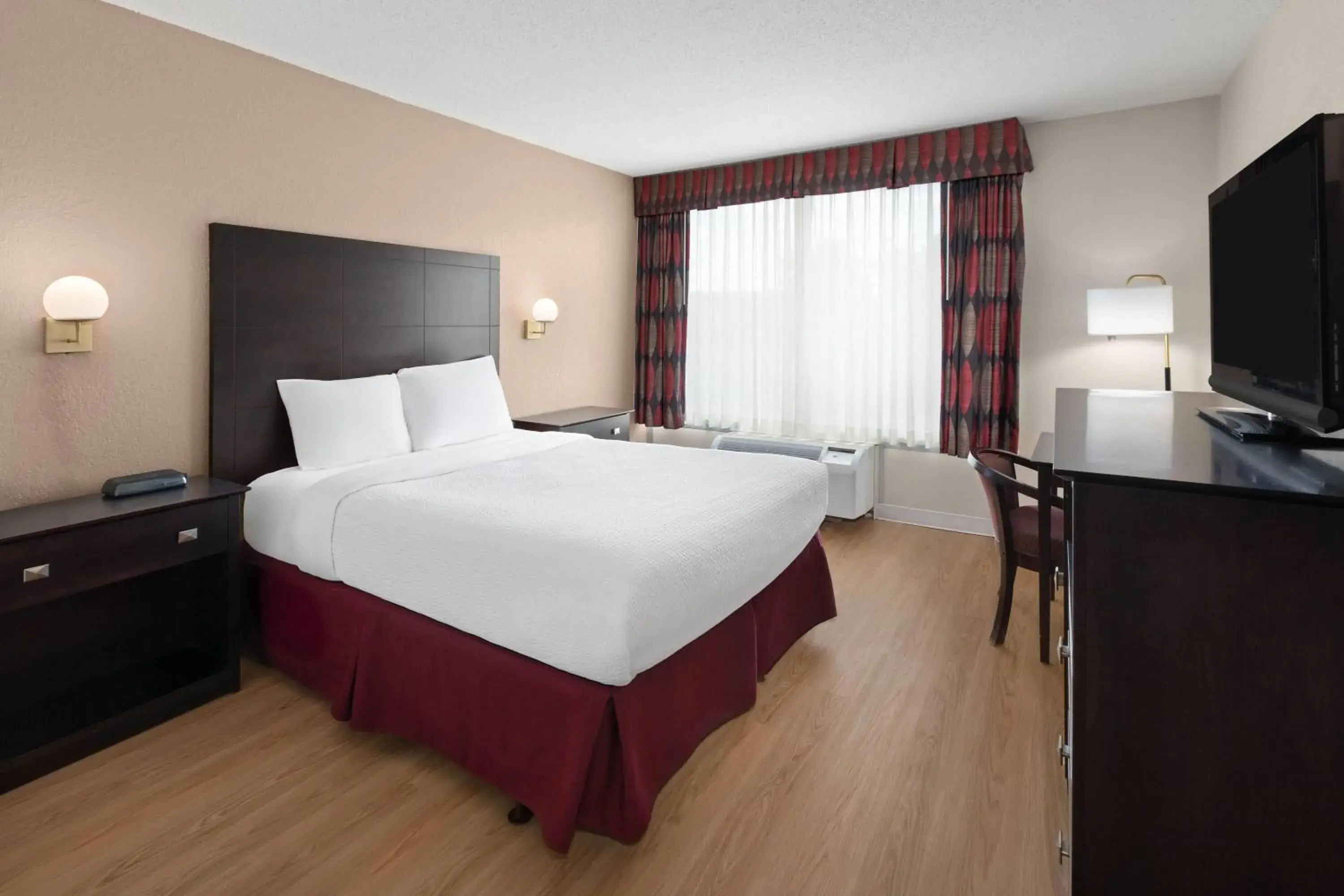 Queen Bed, Mobility Accessible Room, Exterior View, First Floor, Non-Smoking in Ramada by Wyndham Grayling Hotel & Conference Center Queen Bed, Mobility Accessible Room, Exterior View, First Floor, Non-Smoking in Ramada by Wyndham Grayling Hotel & Conference Center