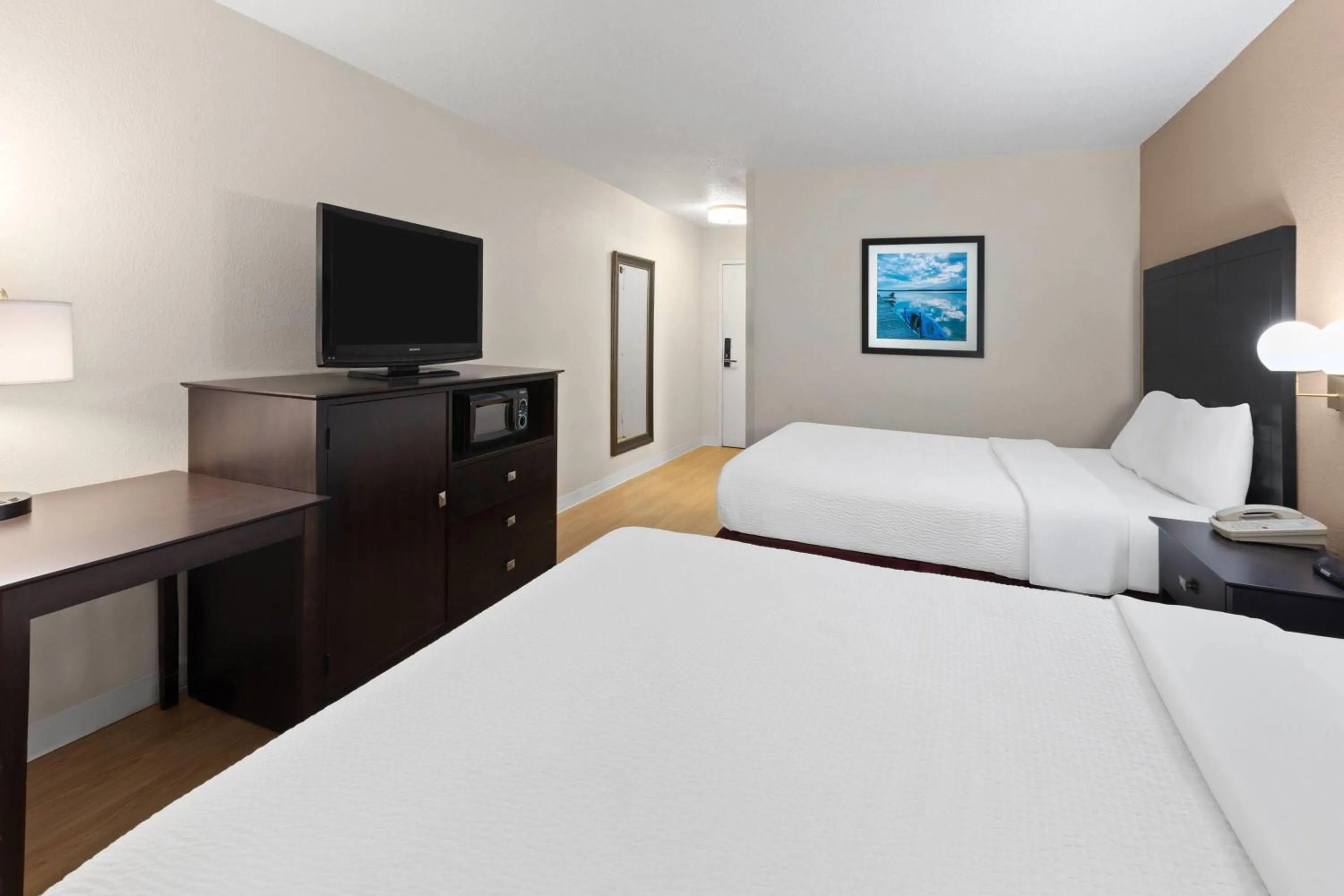 Photo of the whole room, Bed in Ramada by Wyndham Grayling Hotel & Conference Center