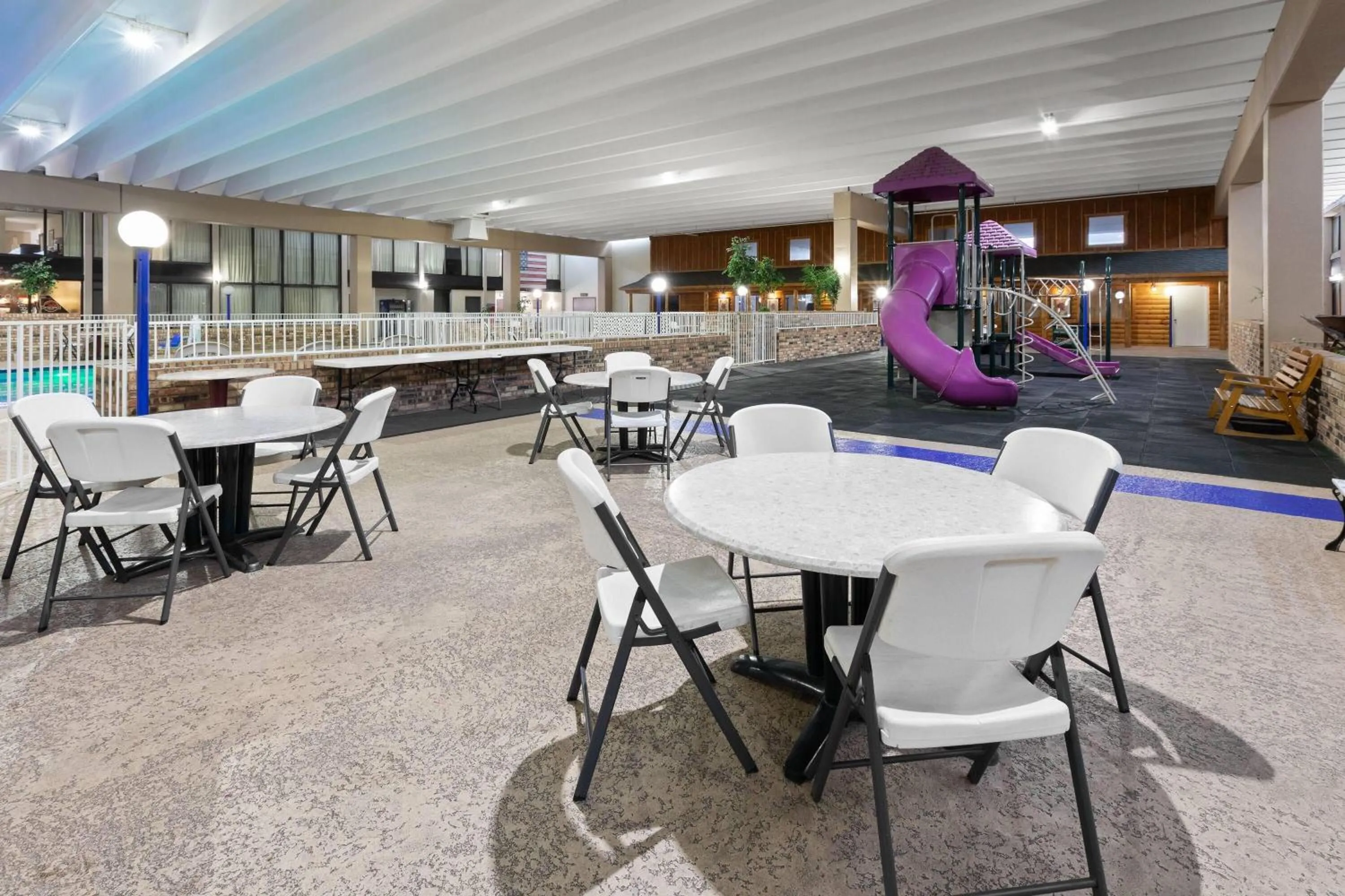 Lobby or reception in Ramada by Wyndham Grayling Hotel & Conference Center