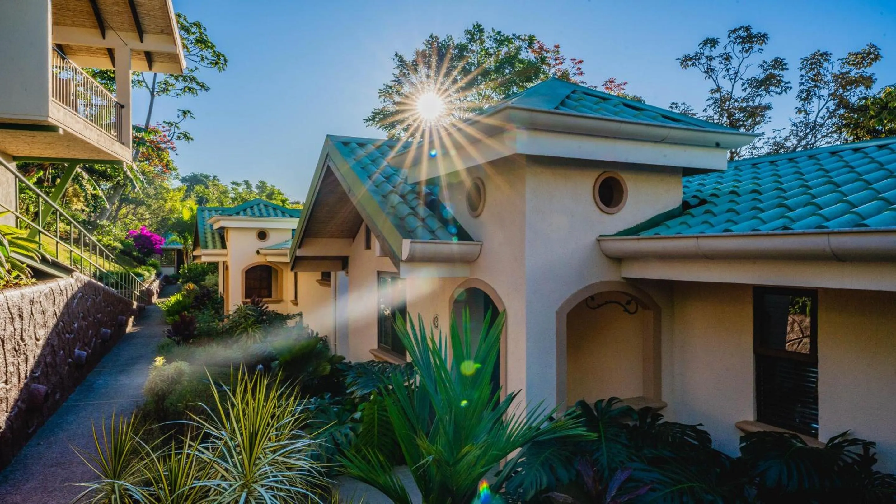 Property building in Buena Vista Chic Hotel