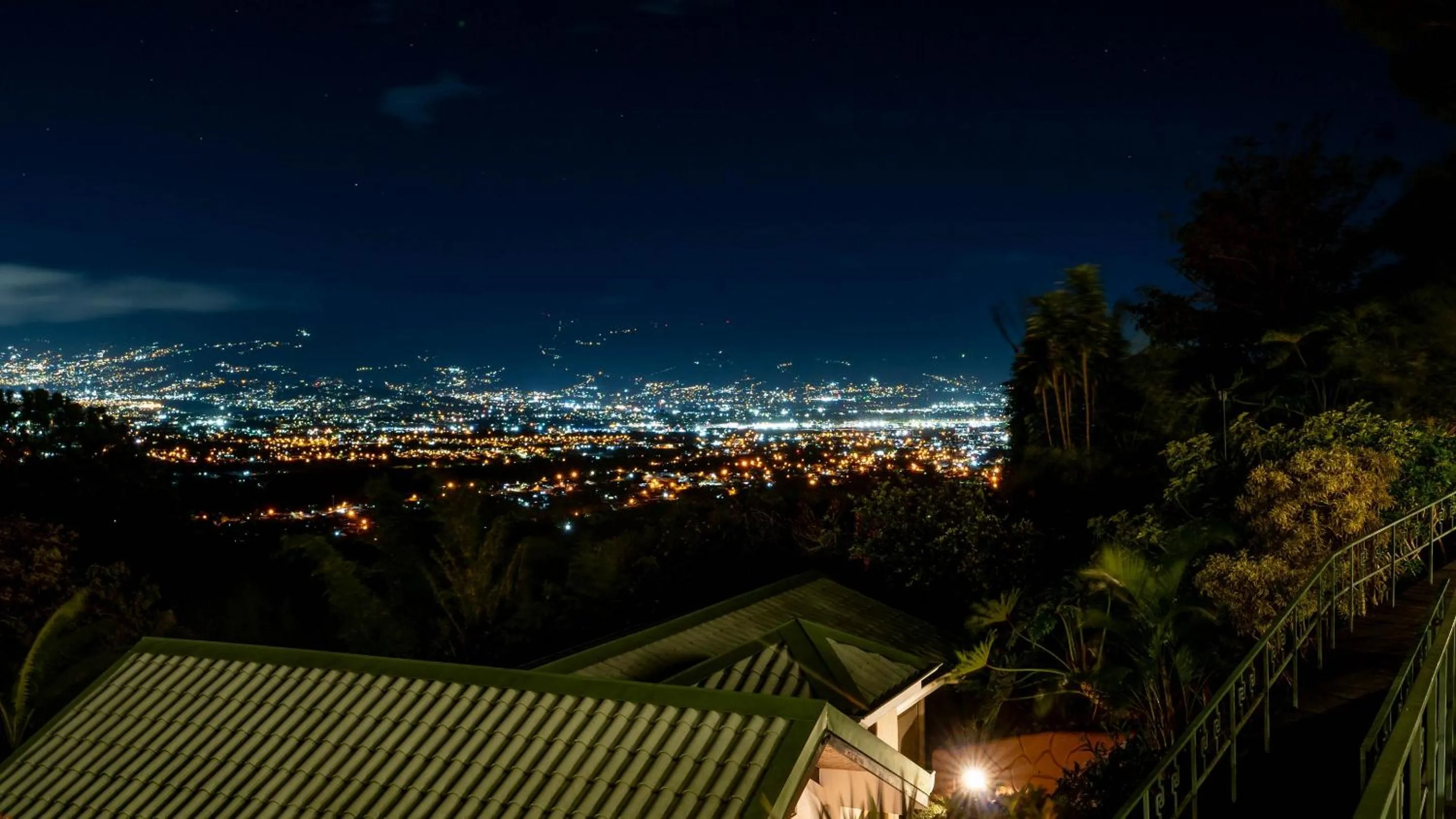 Night in Buena Vista Chic Hotel