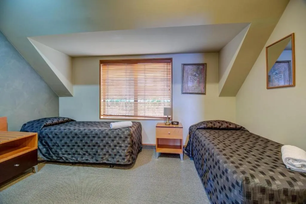 Bed in Lakefront Apartments,18 LAKE ESPLANADE ROAD