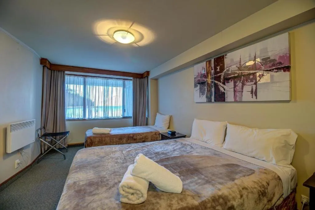 Bedroom, Bed in Lakefront Apartments,18 LAKE ESPLANADE ROAD