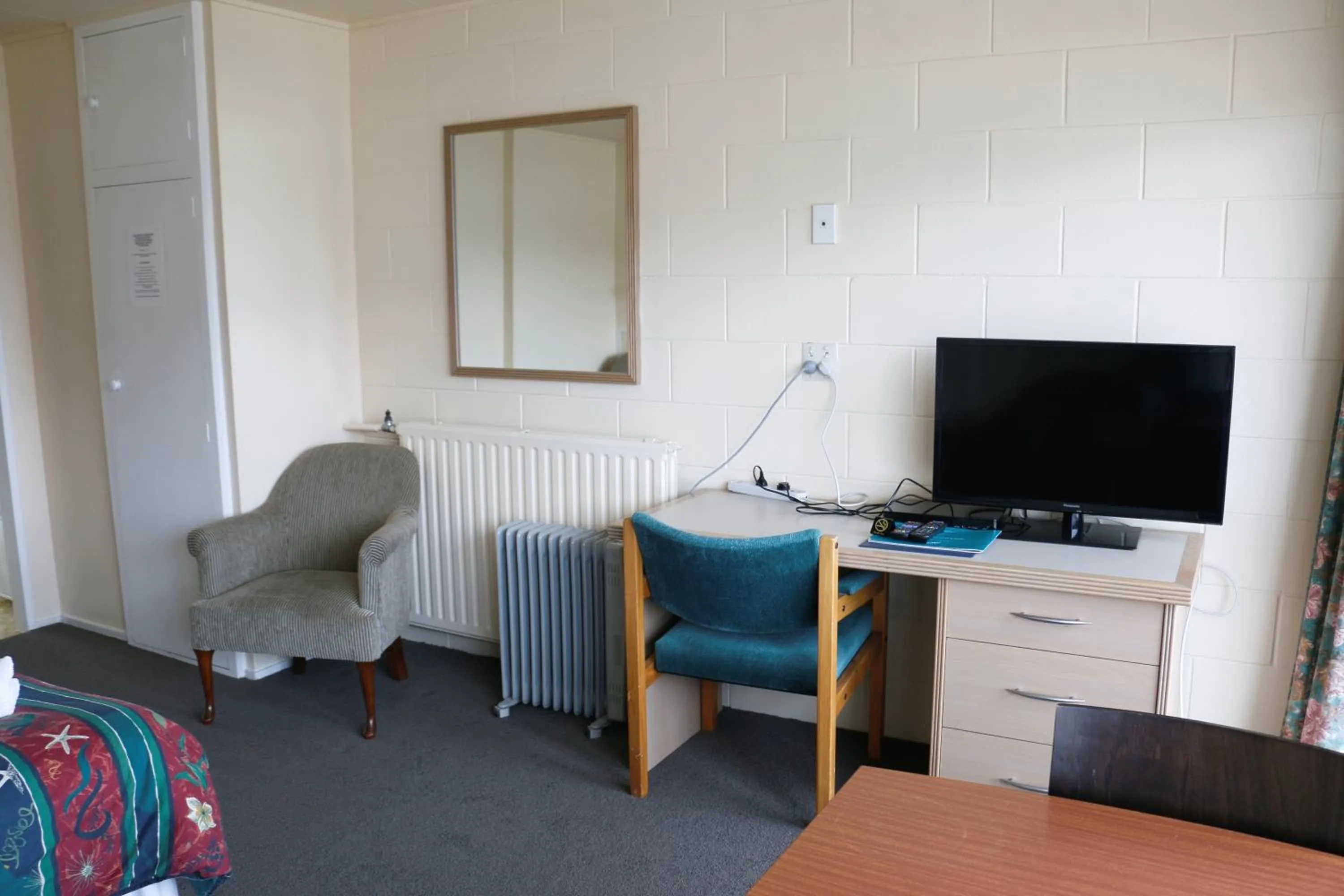 Decorative detail in Lakeside Motel