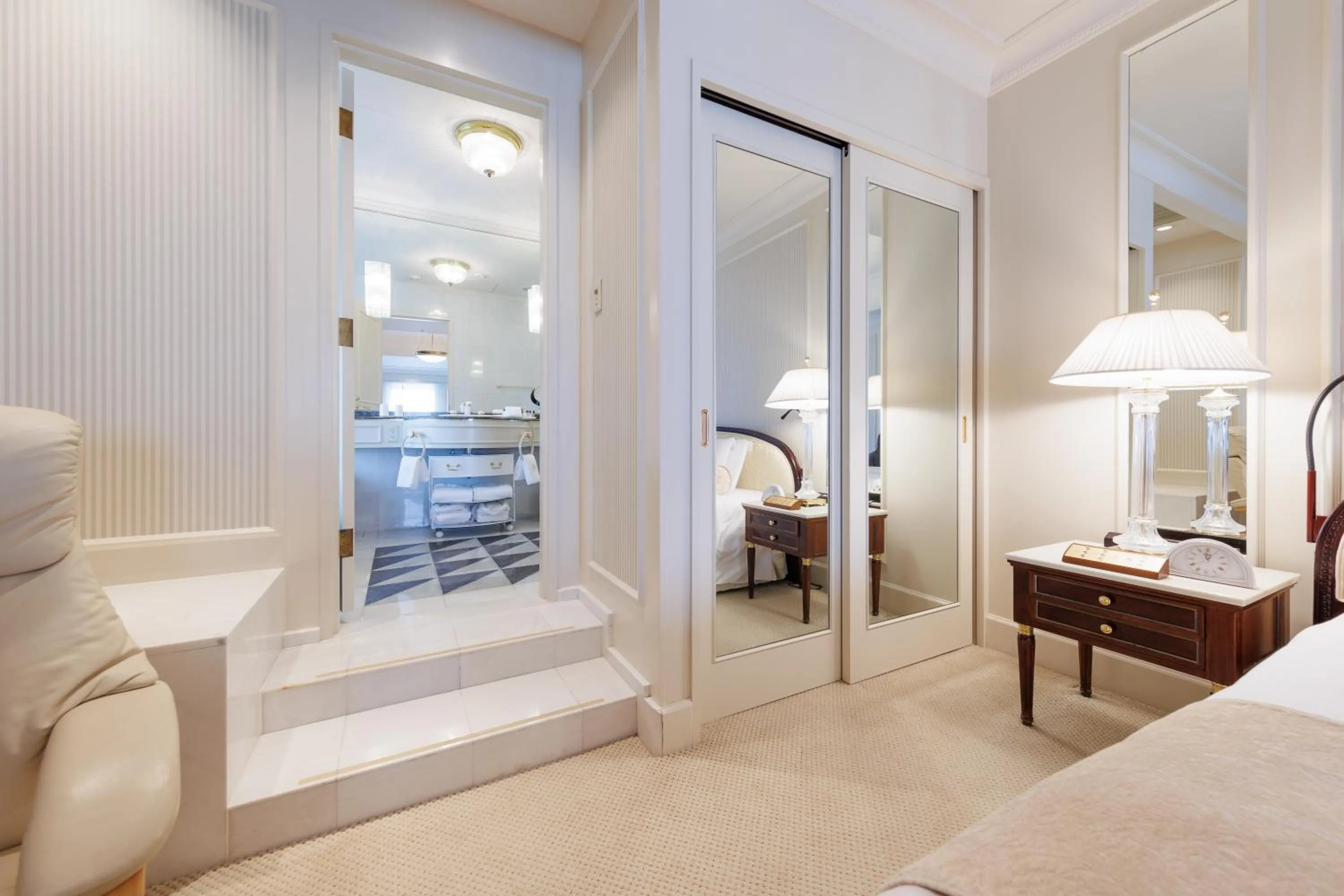 Bathroom, Bed in Dai-ichi Hotel Tokyo