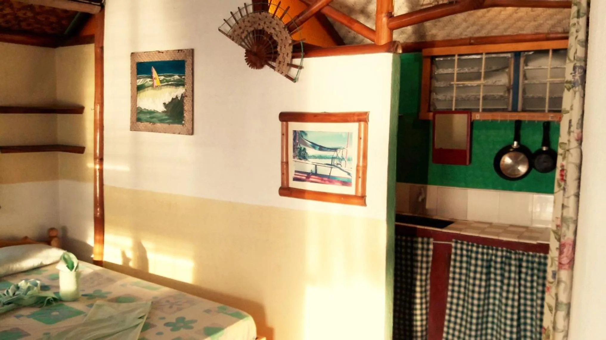 Kitchen or kitchenette, Bed in Casa de la Playa Beach Resort