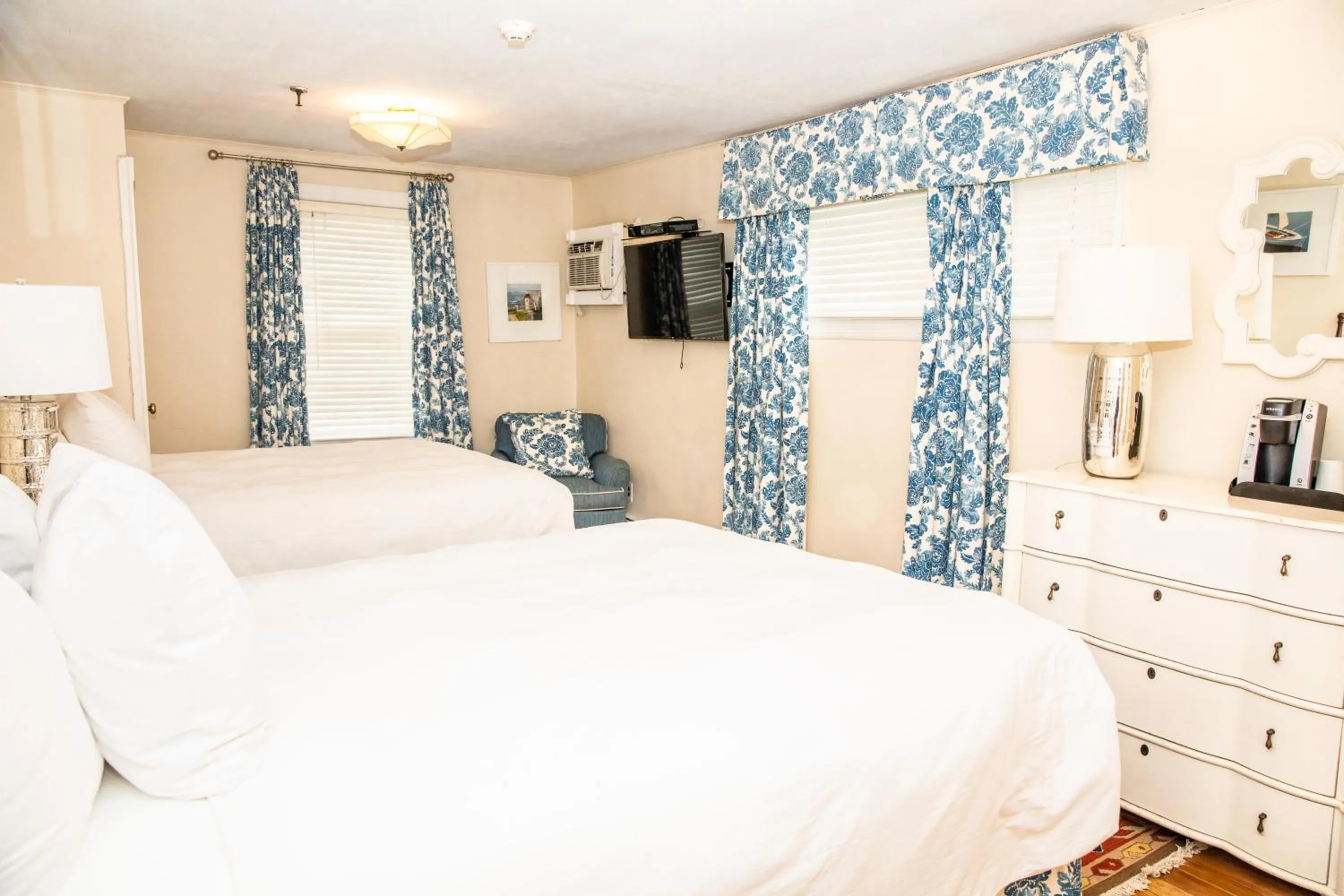 Bed in Three Village Inn