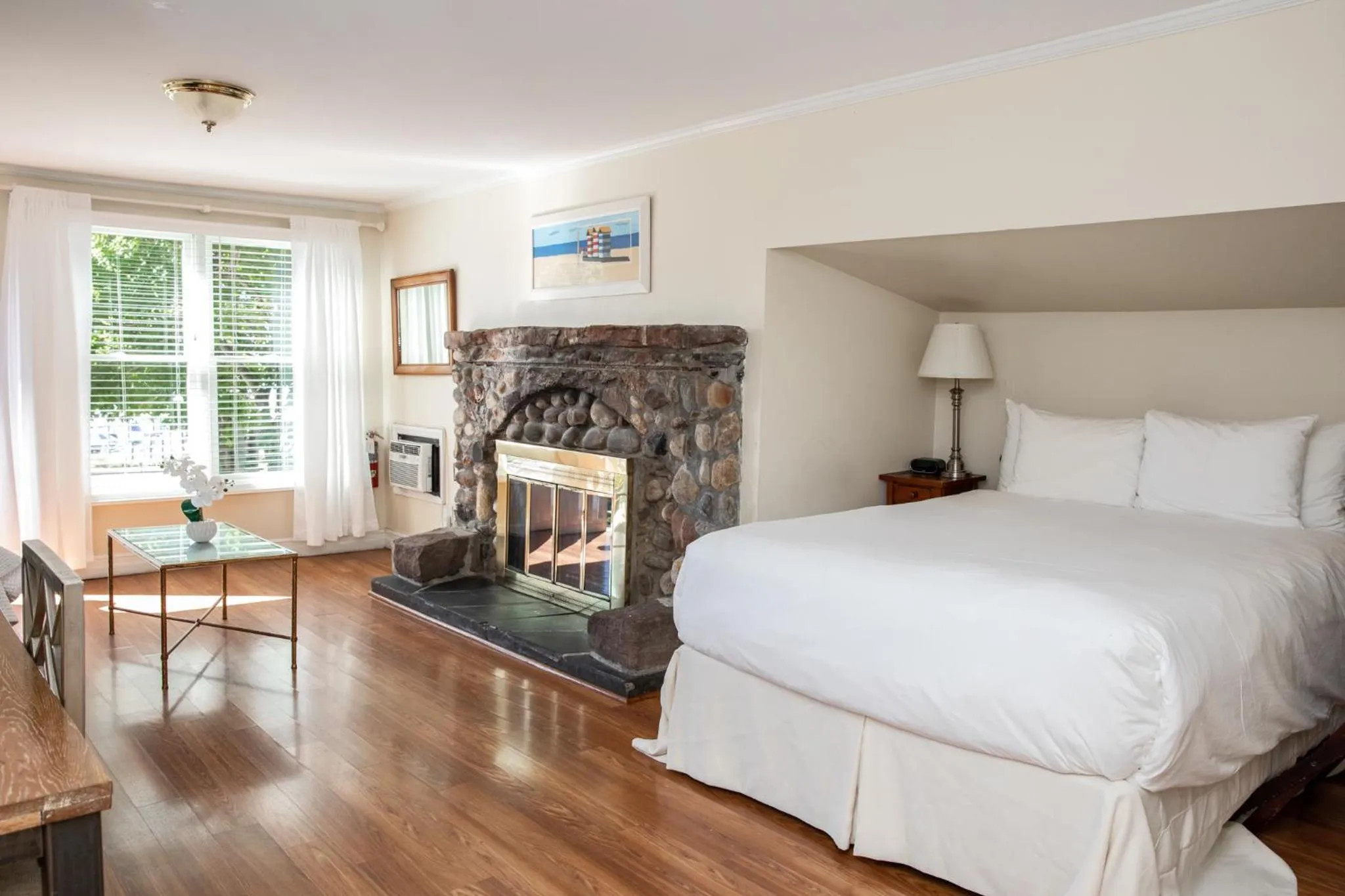 Bed in Three Village Inn