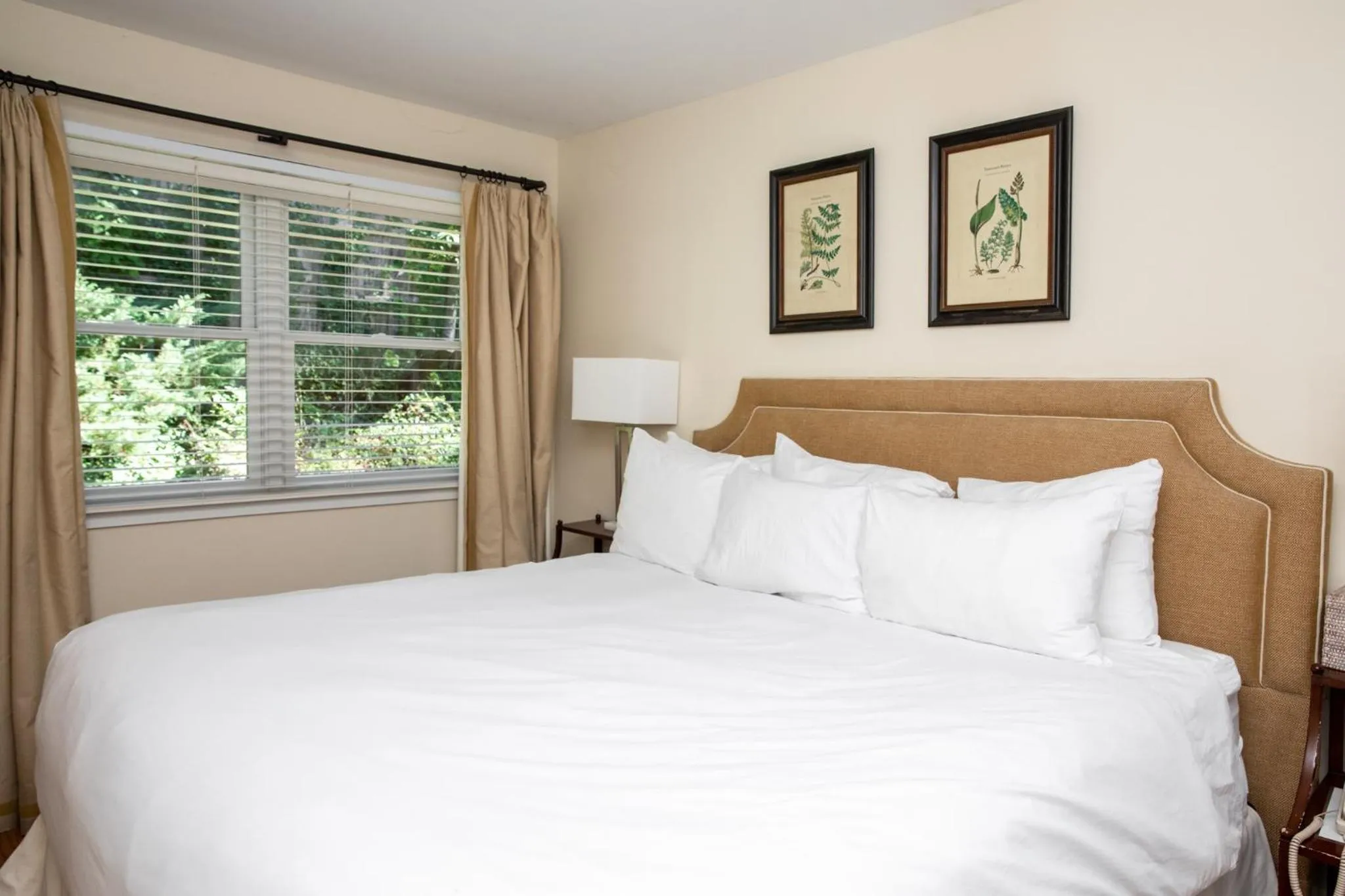 Bed in Three Village Inn