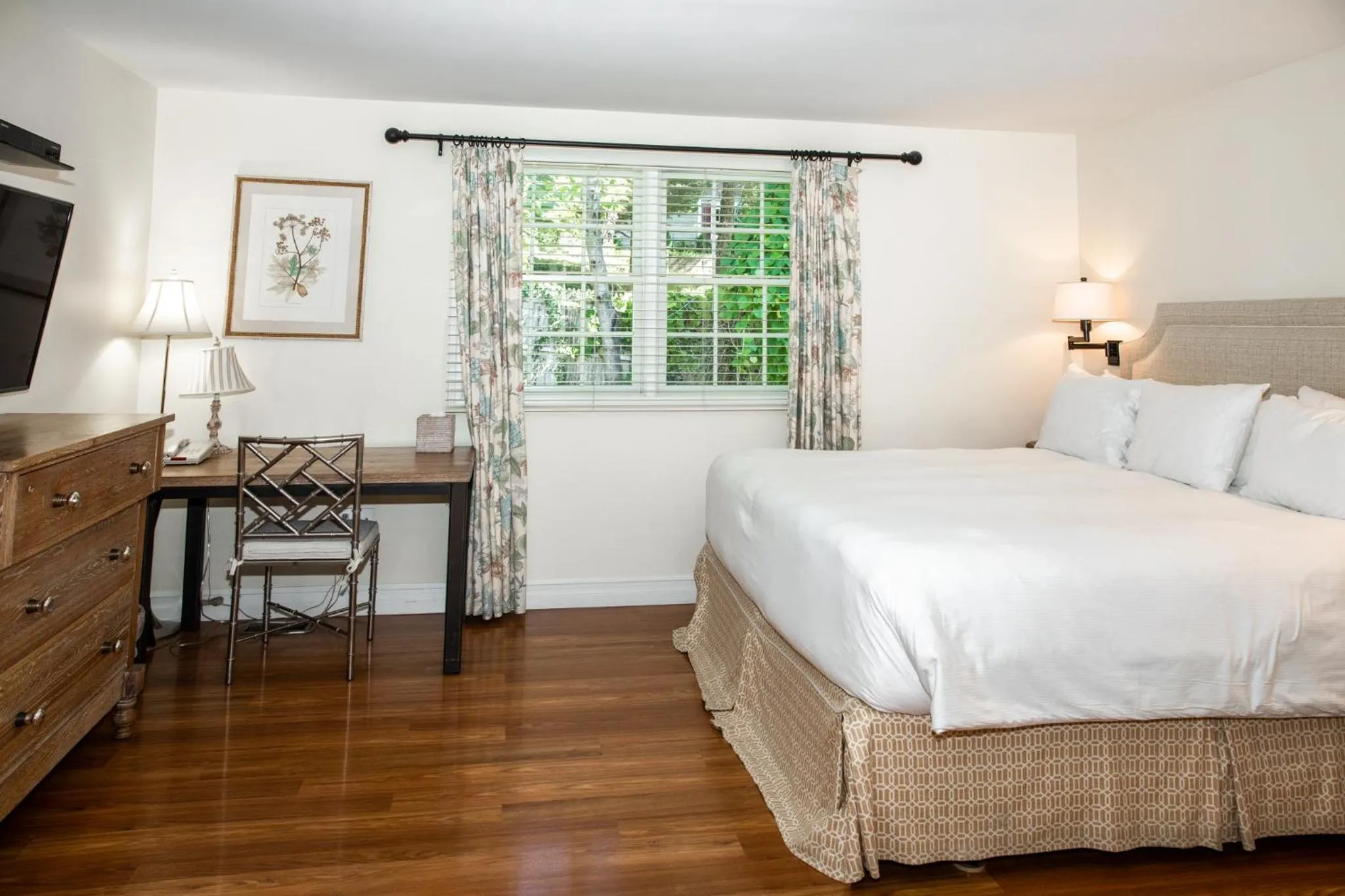 Bed in Three Village Inn